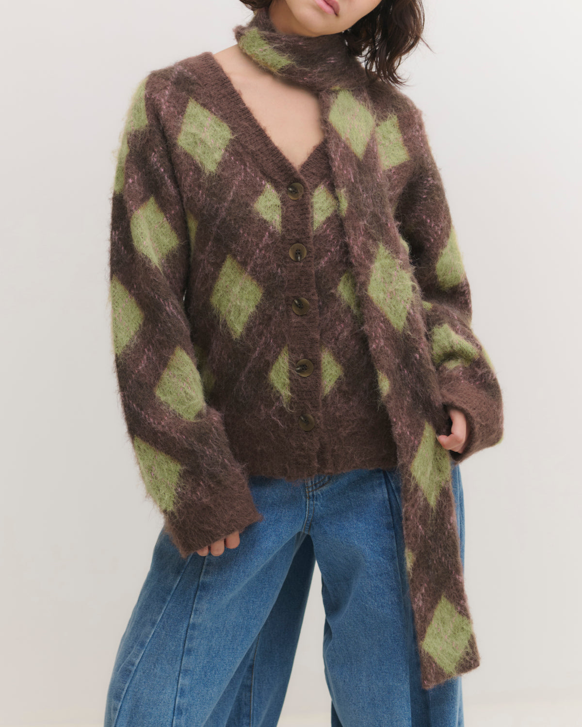 Muffler ensemble argyle cardigan
