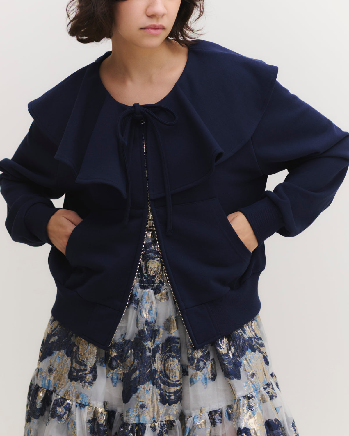 Ruffle collar sweat zip
