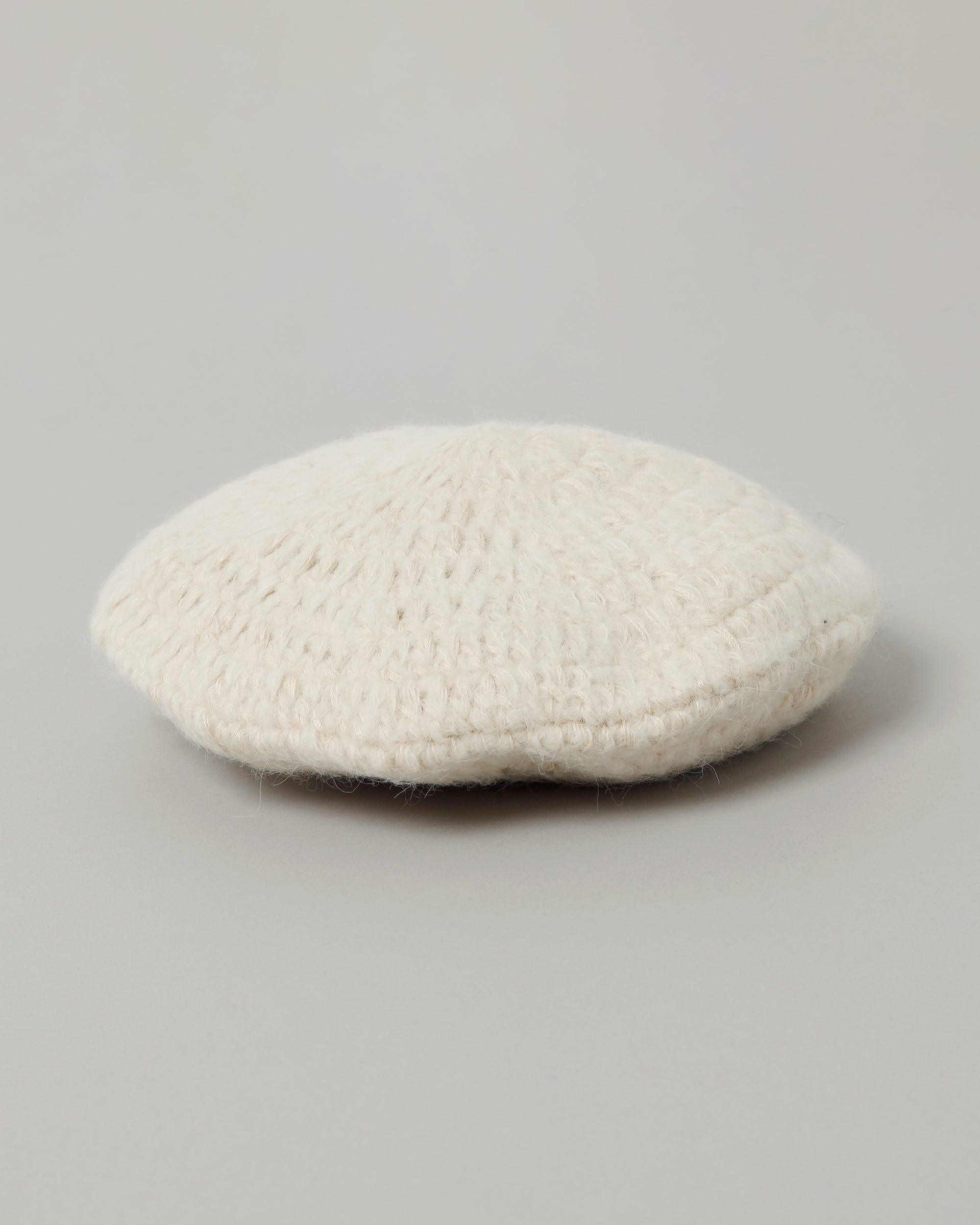 <b>AYNI</b><br>PLUMS beret (ivory)