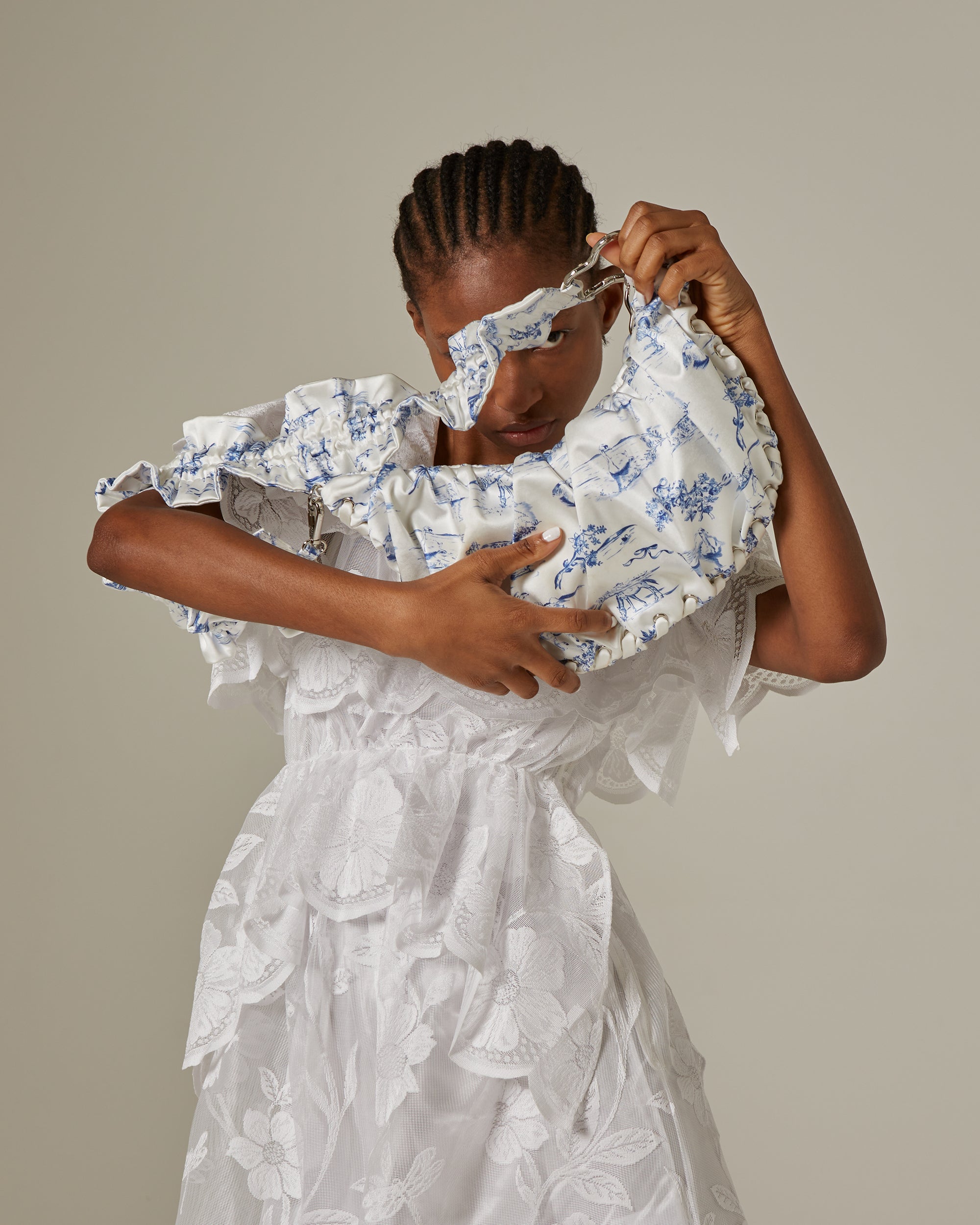 Half-moon gathered bag (Toile de Jouy)