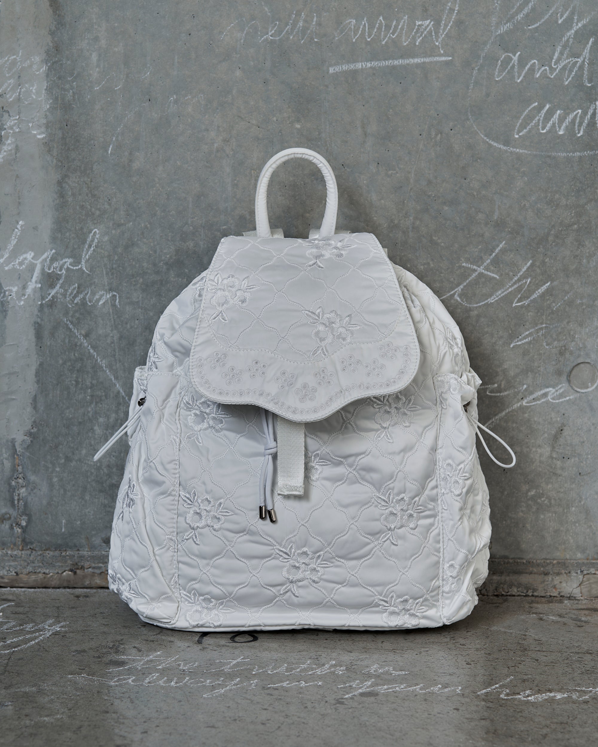 pointe backpack (white)