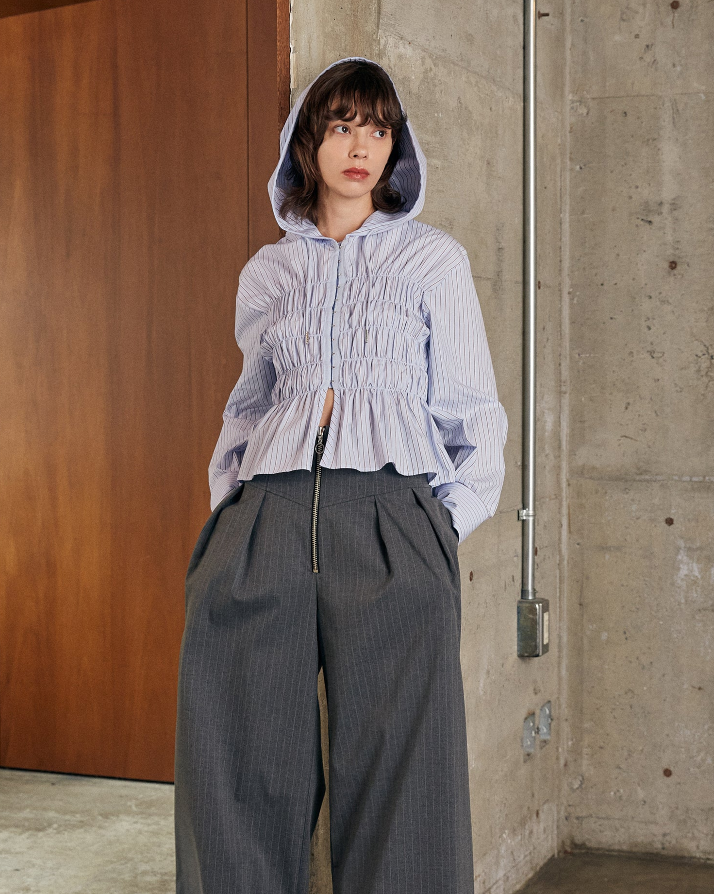 Shirring hoodie shirt (white / blue stripe)