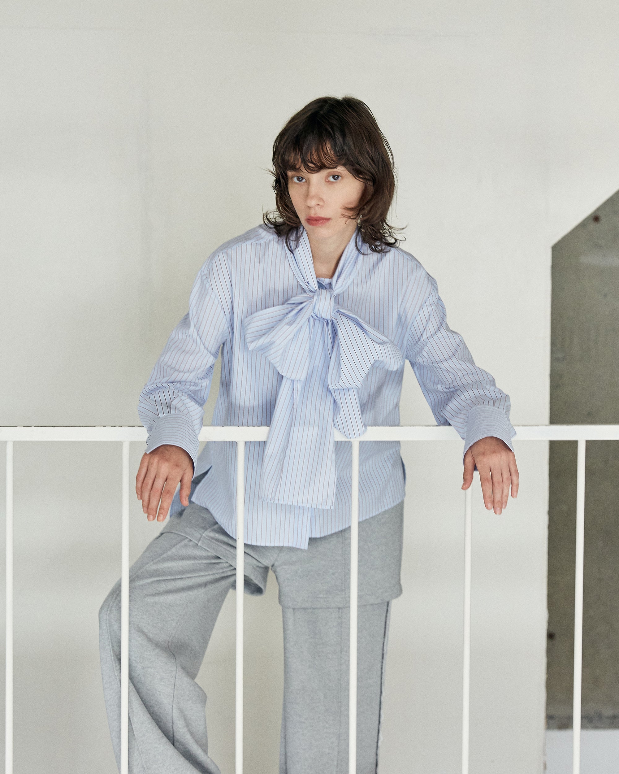 Ribbon tie blouse (stripe)