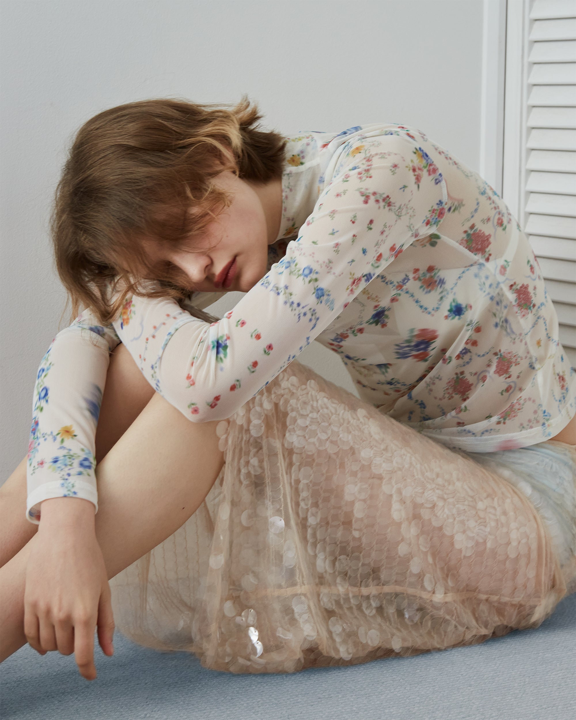 Scarf pattern see-through tops (high neck)