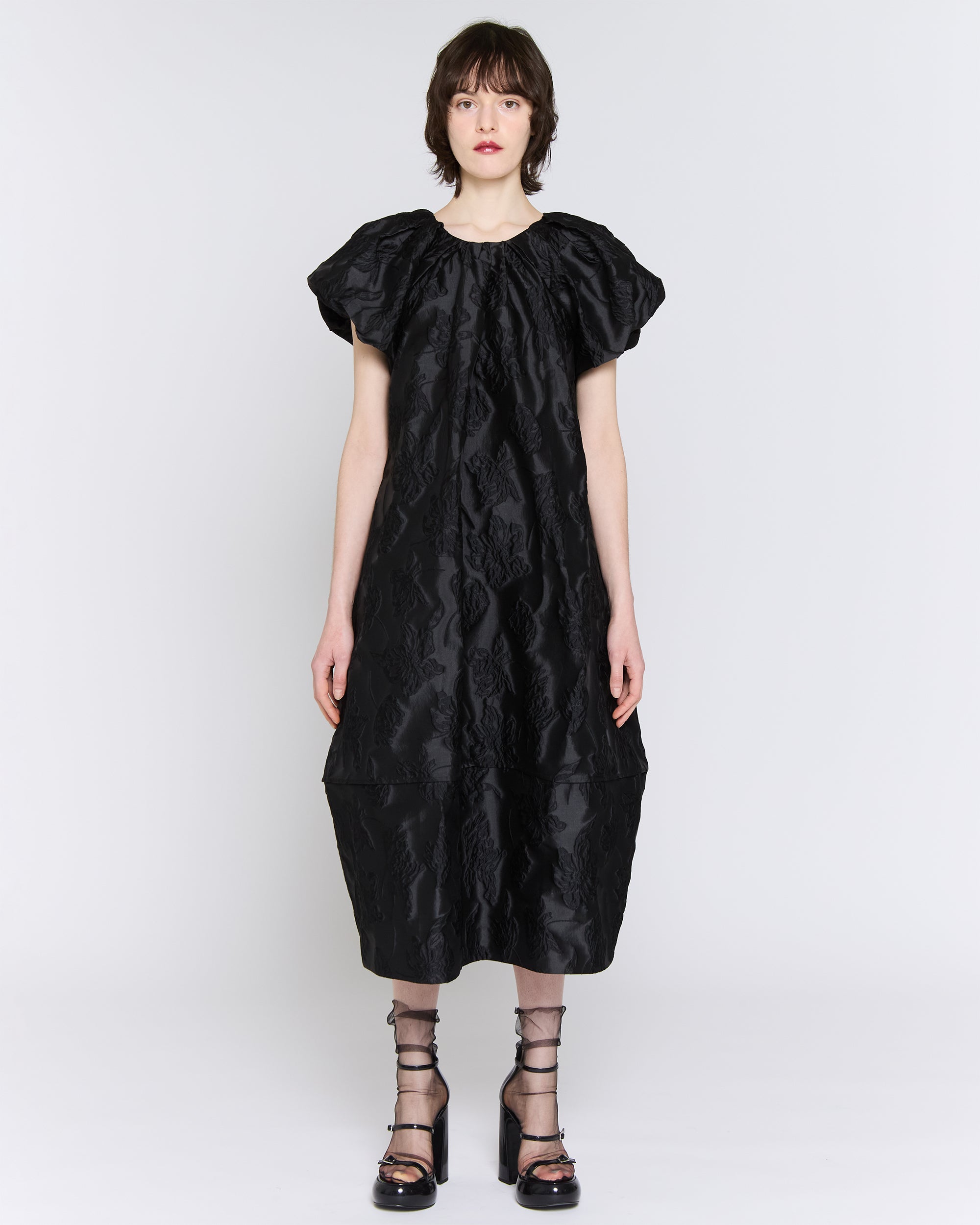 Balloon sleeve cocoon dress (black)