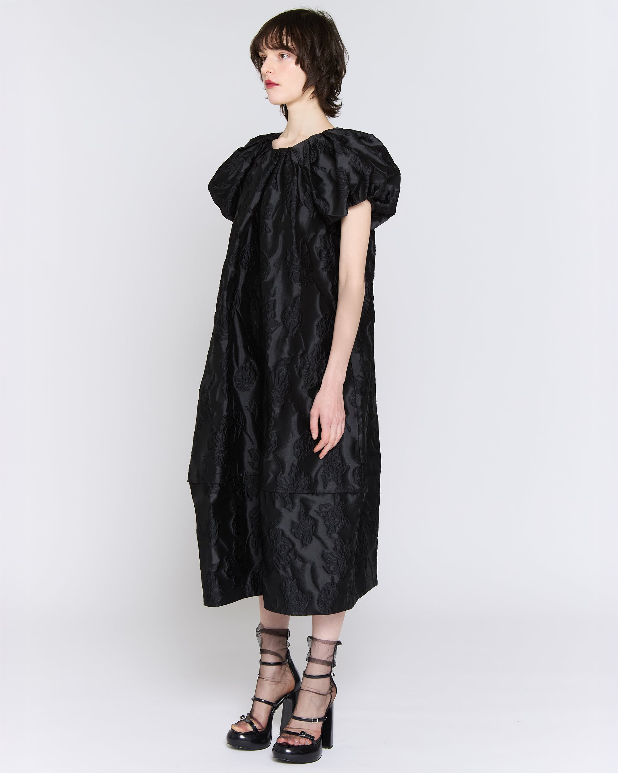 Balloon sleeve cocoon dress (black)