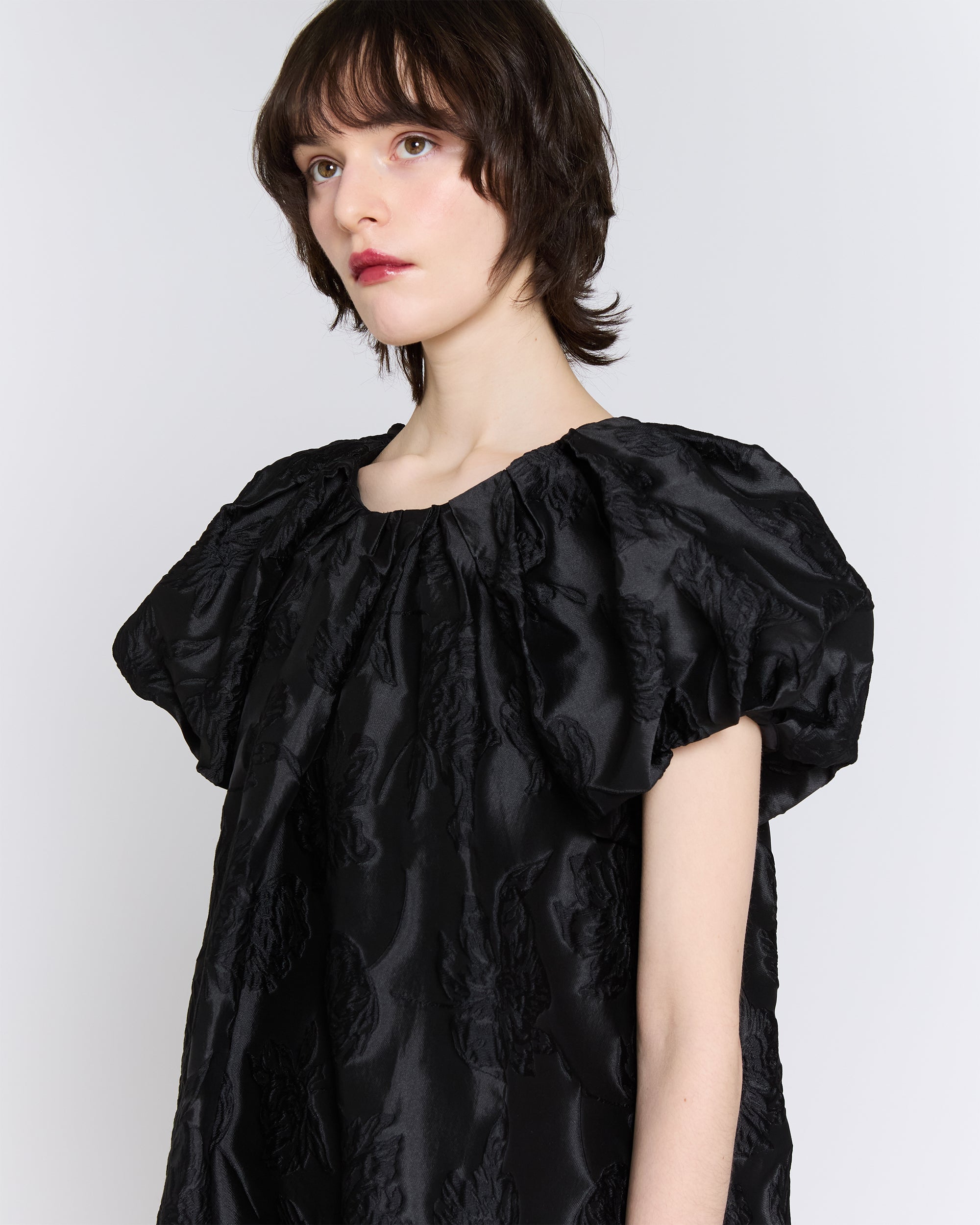 Balloon sleeve cocoon dress (black)