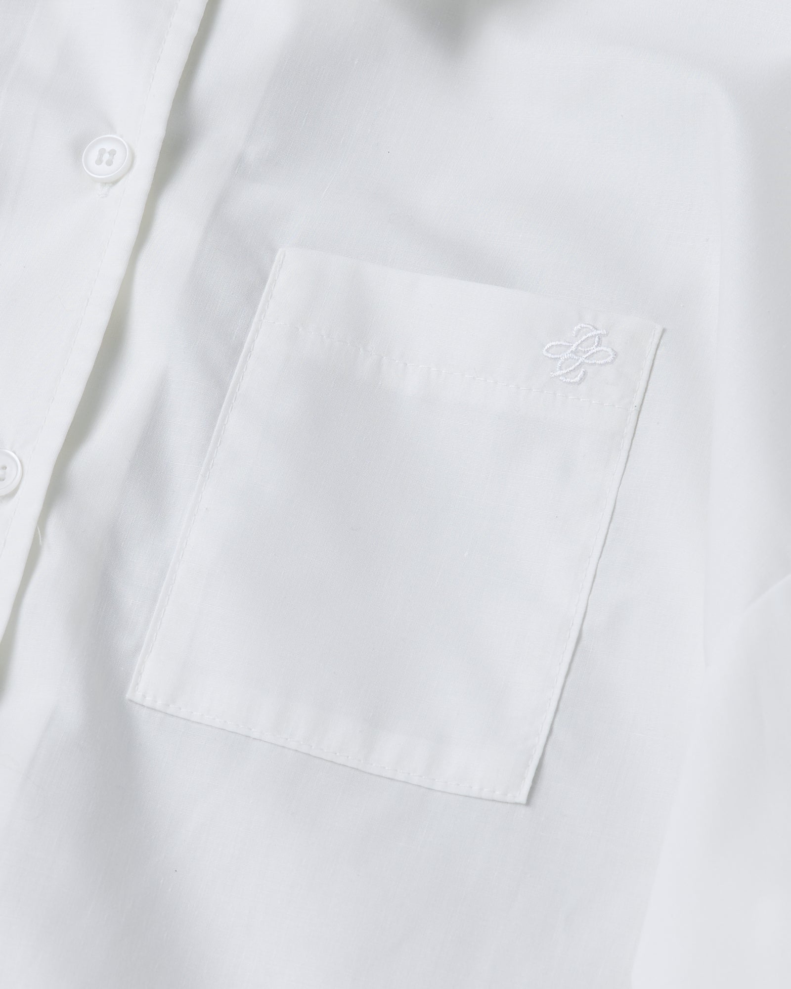 Curved hemline short shirt (white)