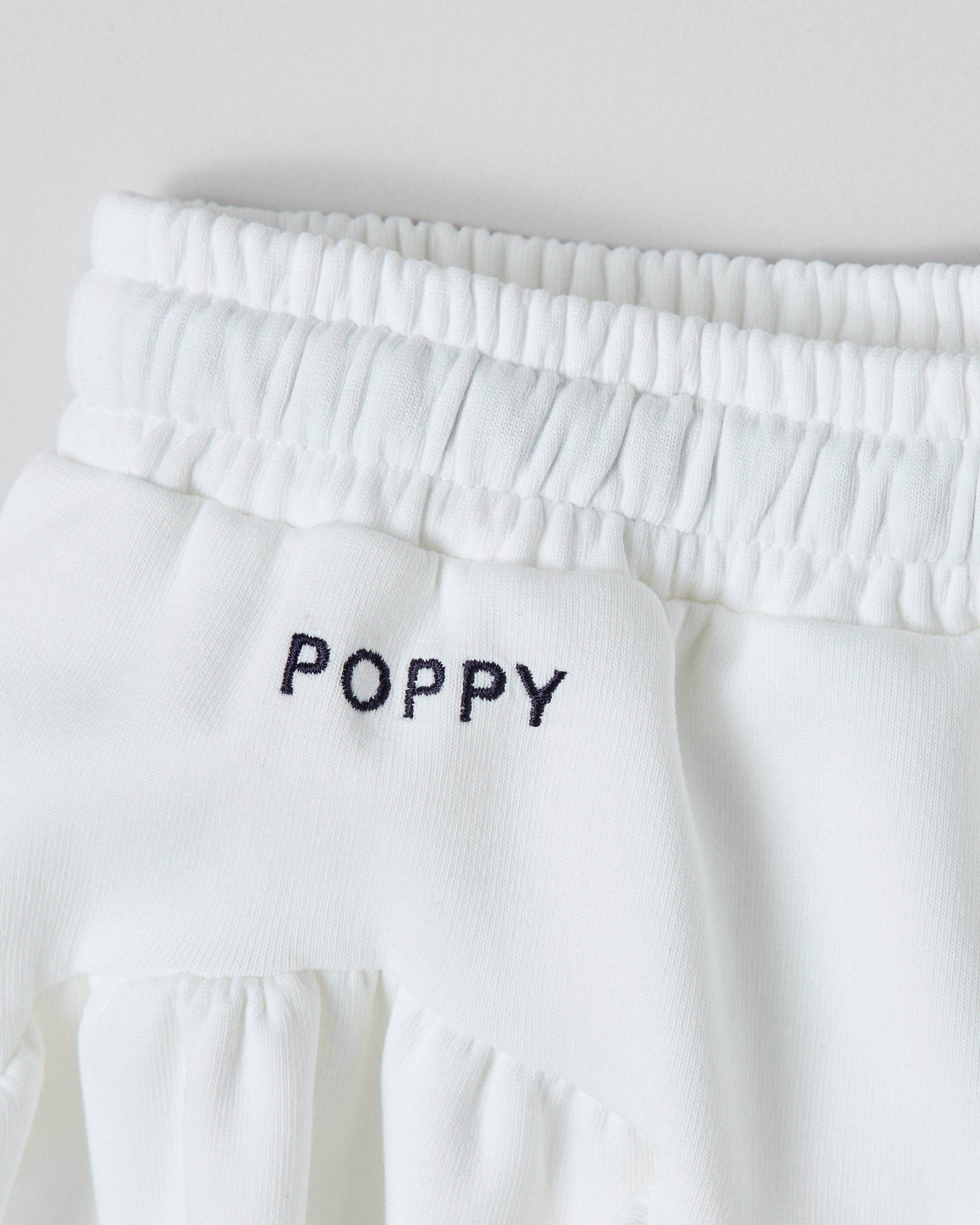 Arch gathered flare mini skirt (white)