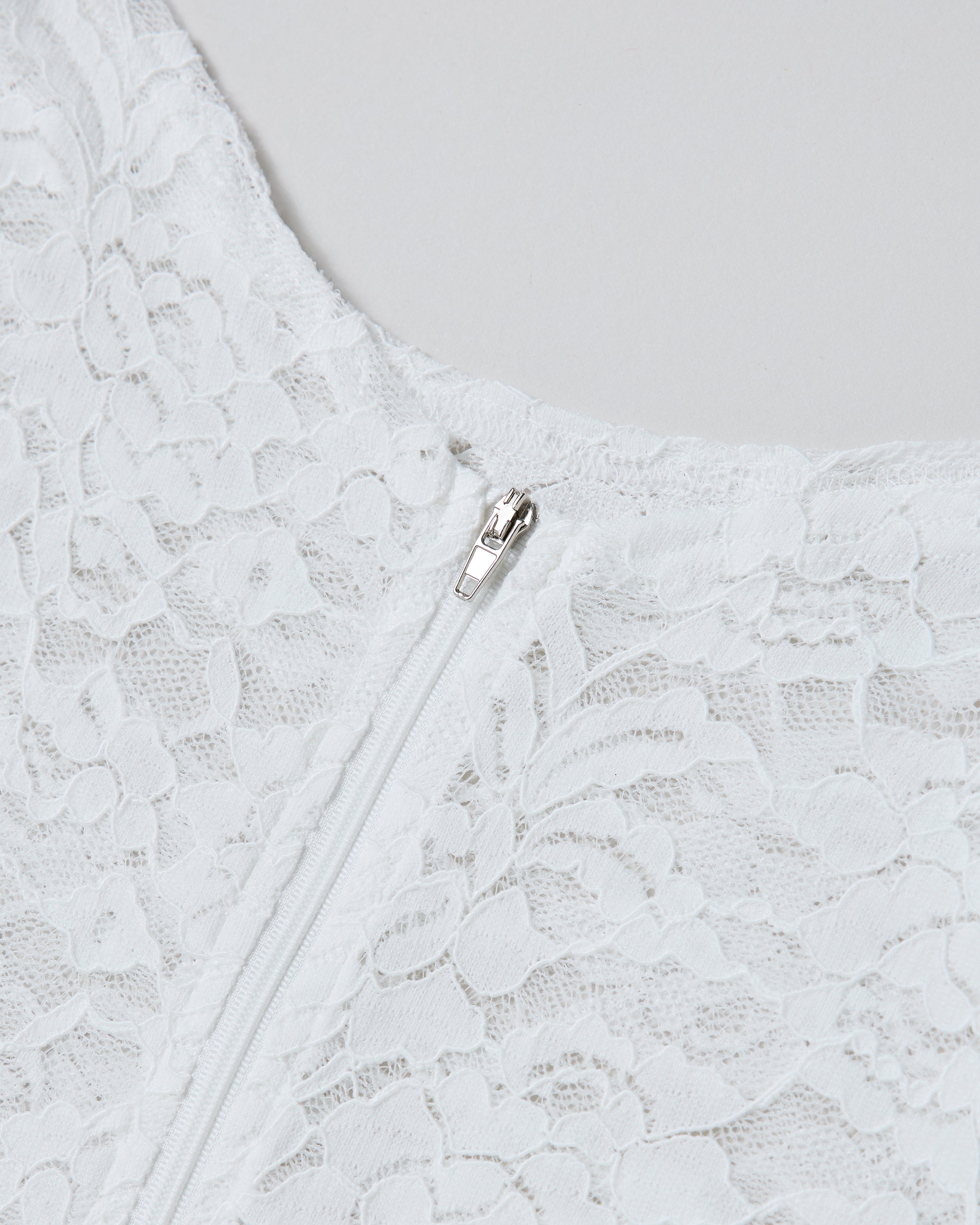 Lace layered round tops (white)