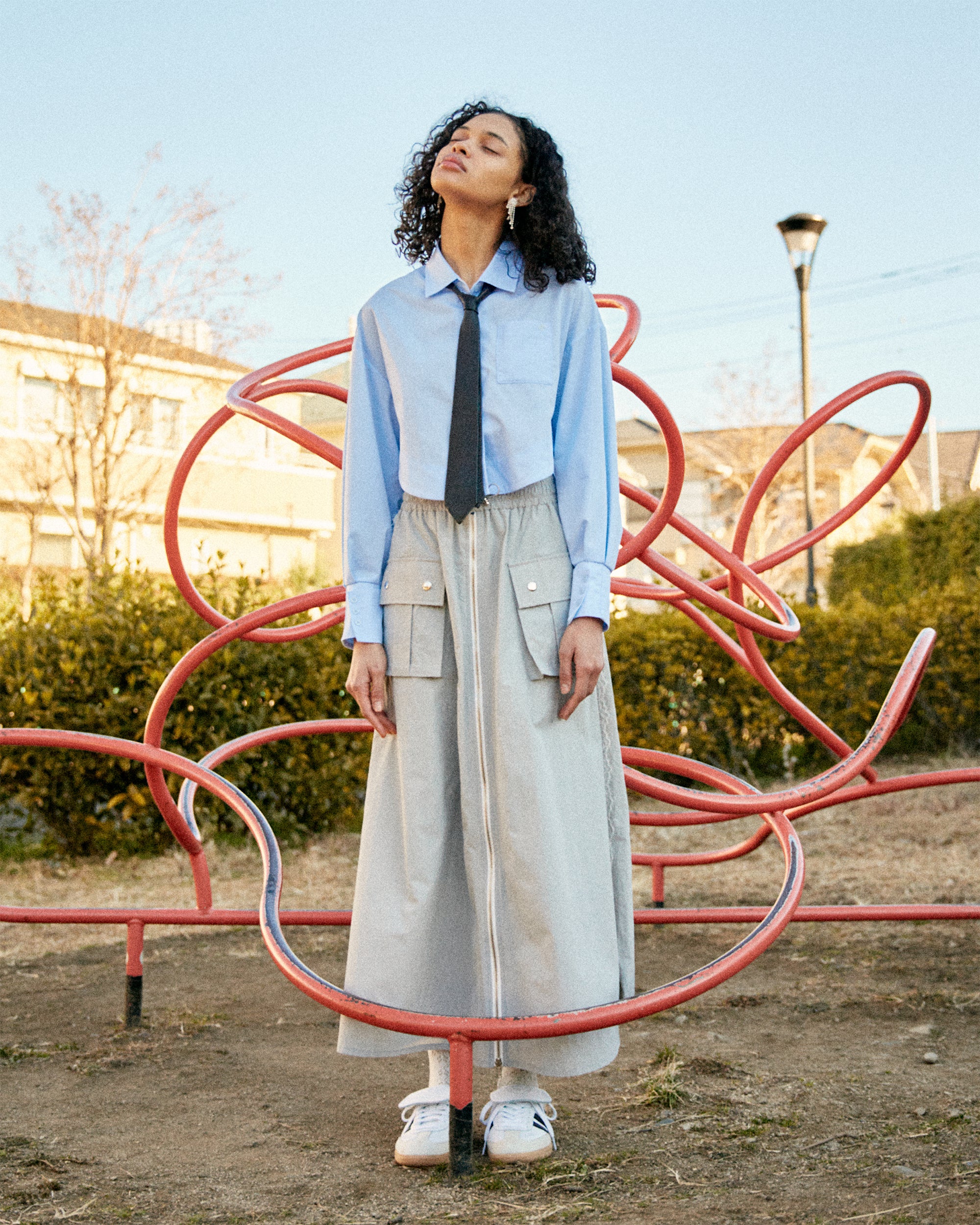 Curved hemline short shirt (light blue)