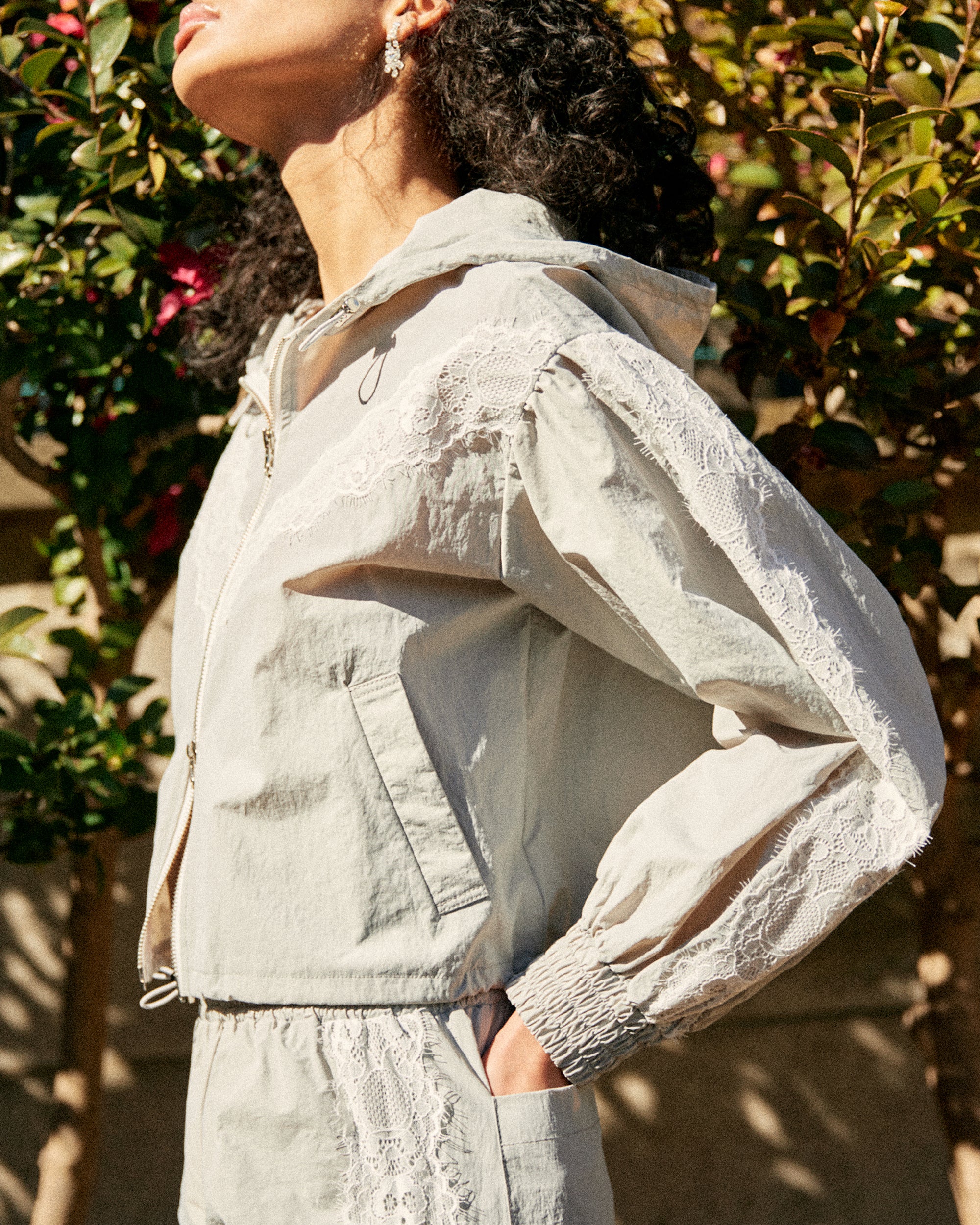 Lace nylon short hoodie