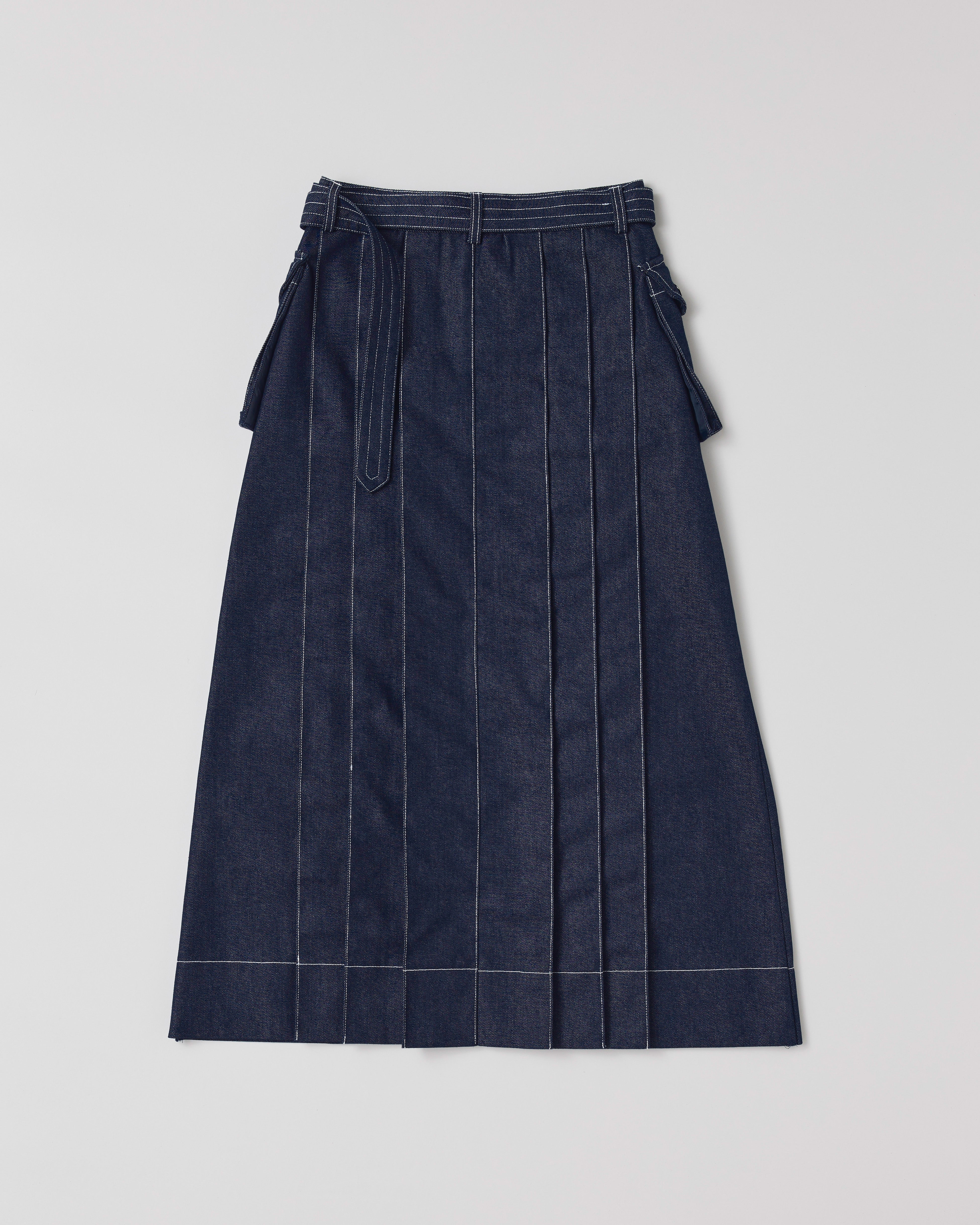 Pleated long denim skirt