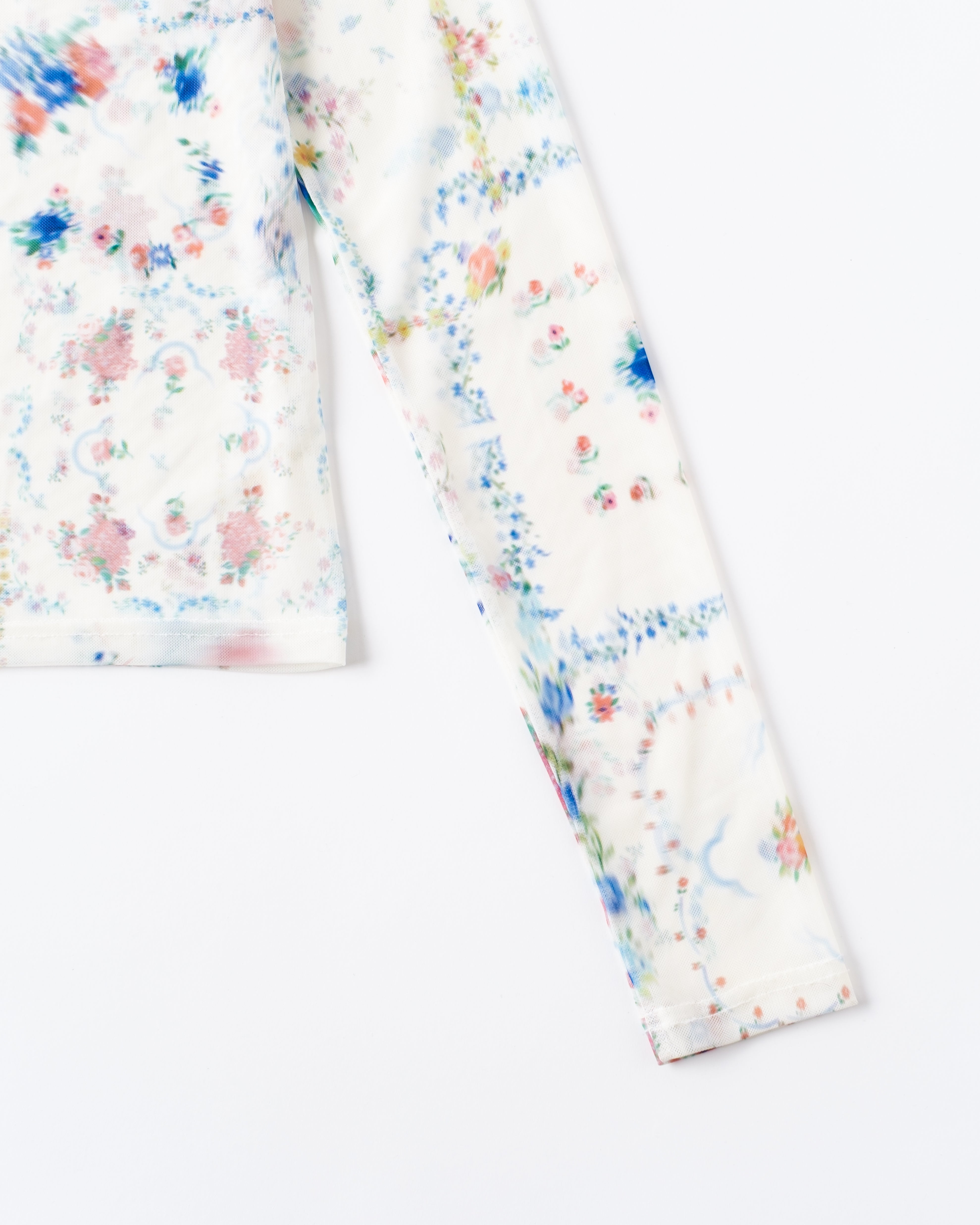 Scarf pattern see-through tops (round neck)