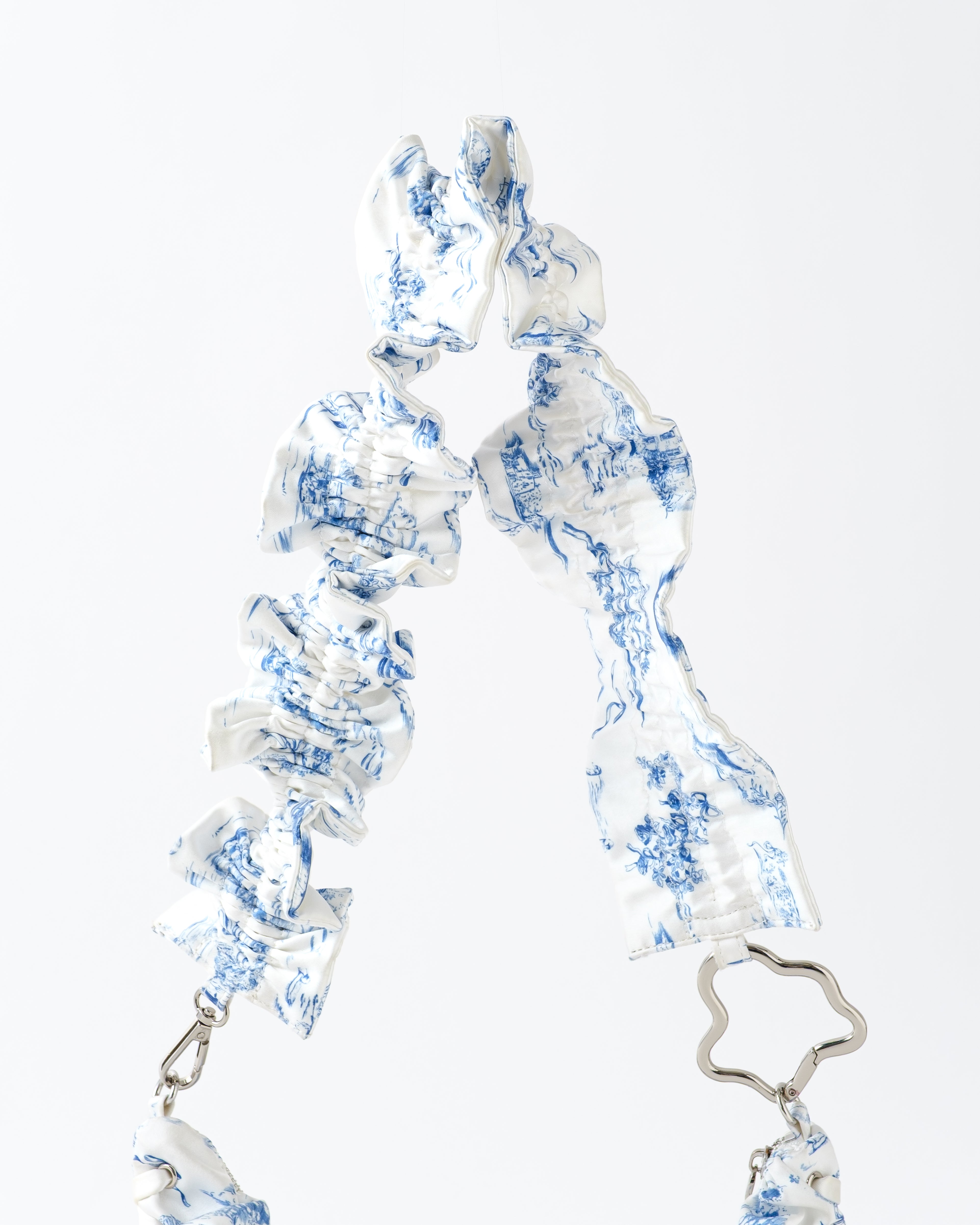 Half-moon gathered bag (Toile de Jouy)