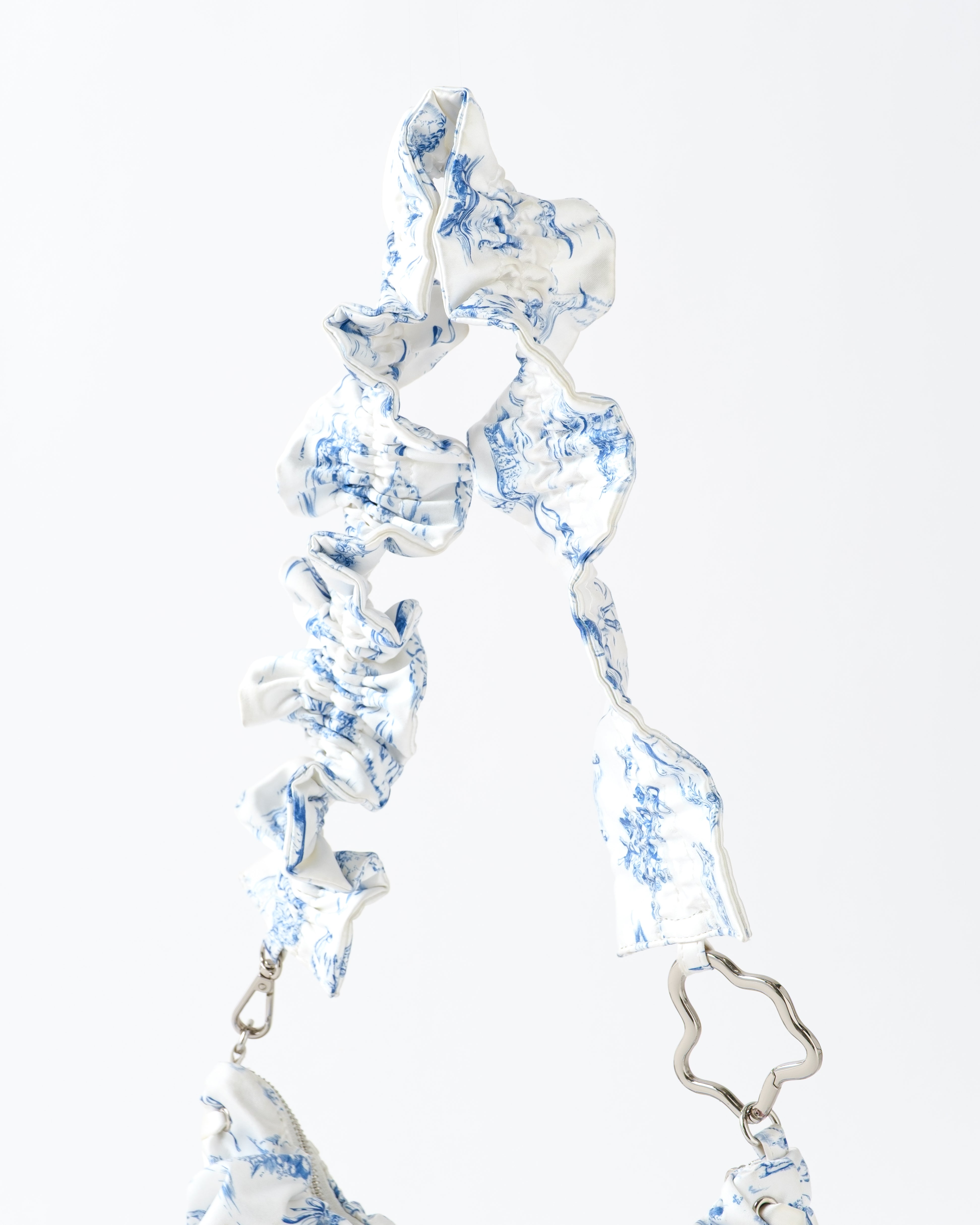 Half-moon gathered bag (Toile de Jouy)