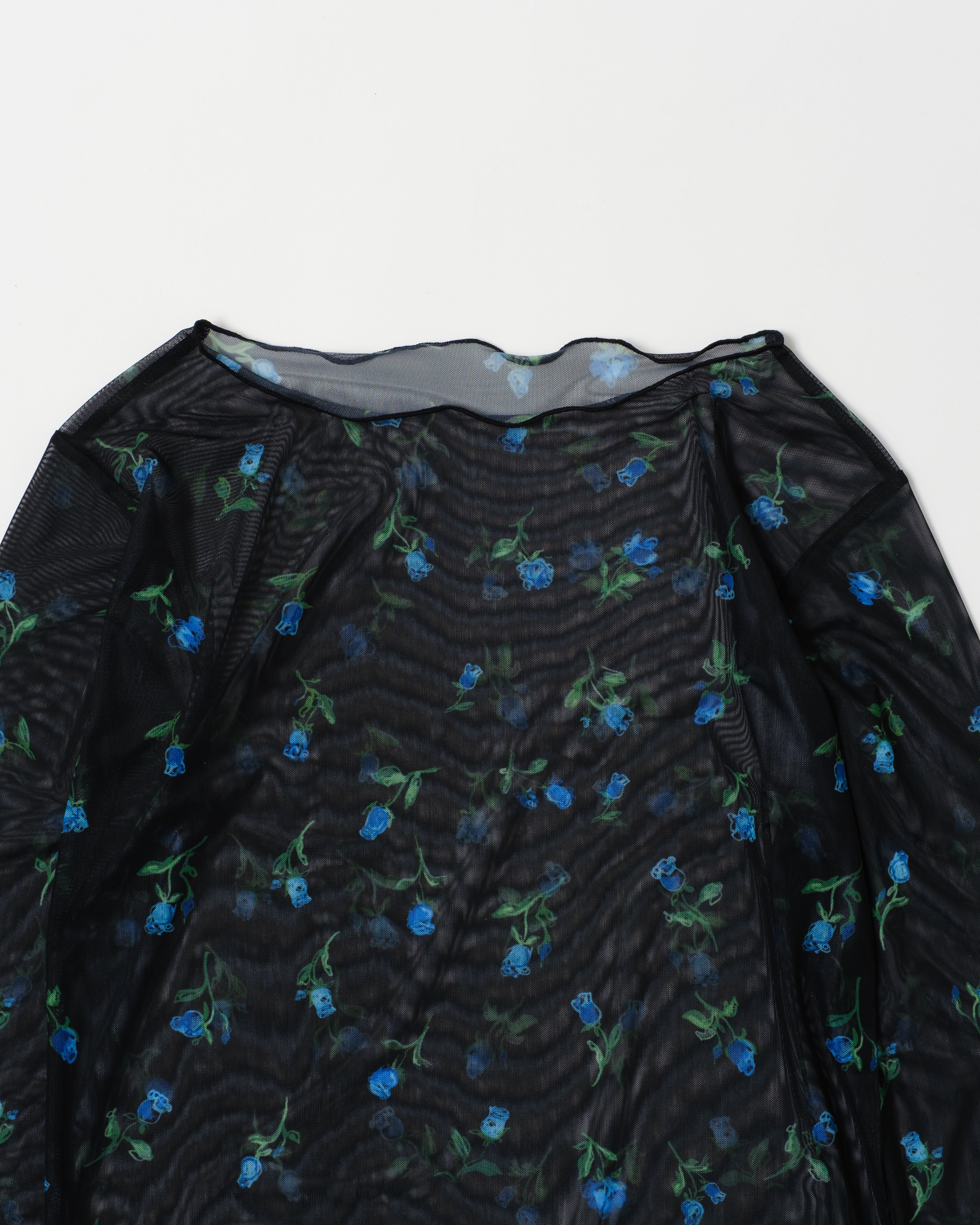 Crayon blue rose see-through tops (round neck)