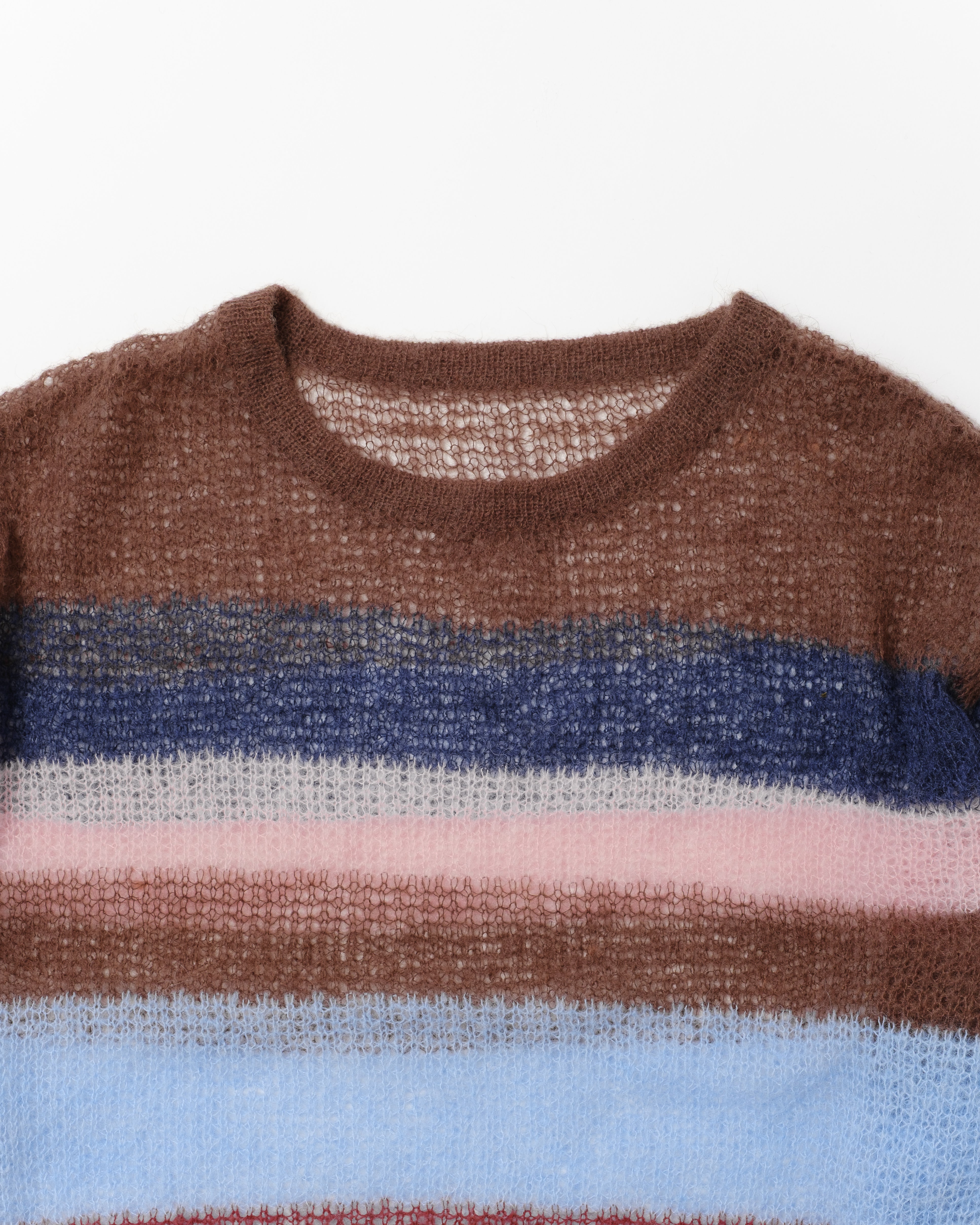 Border low-gauge knit sweater