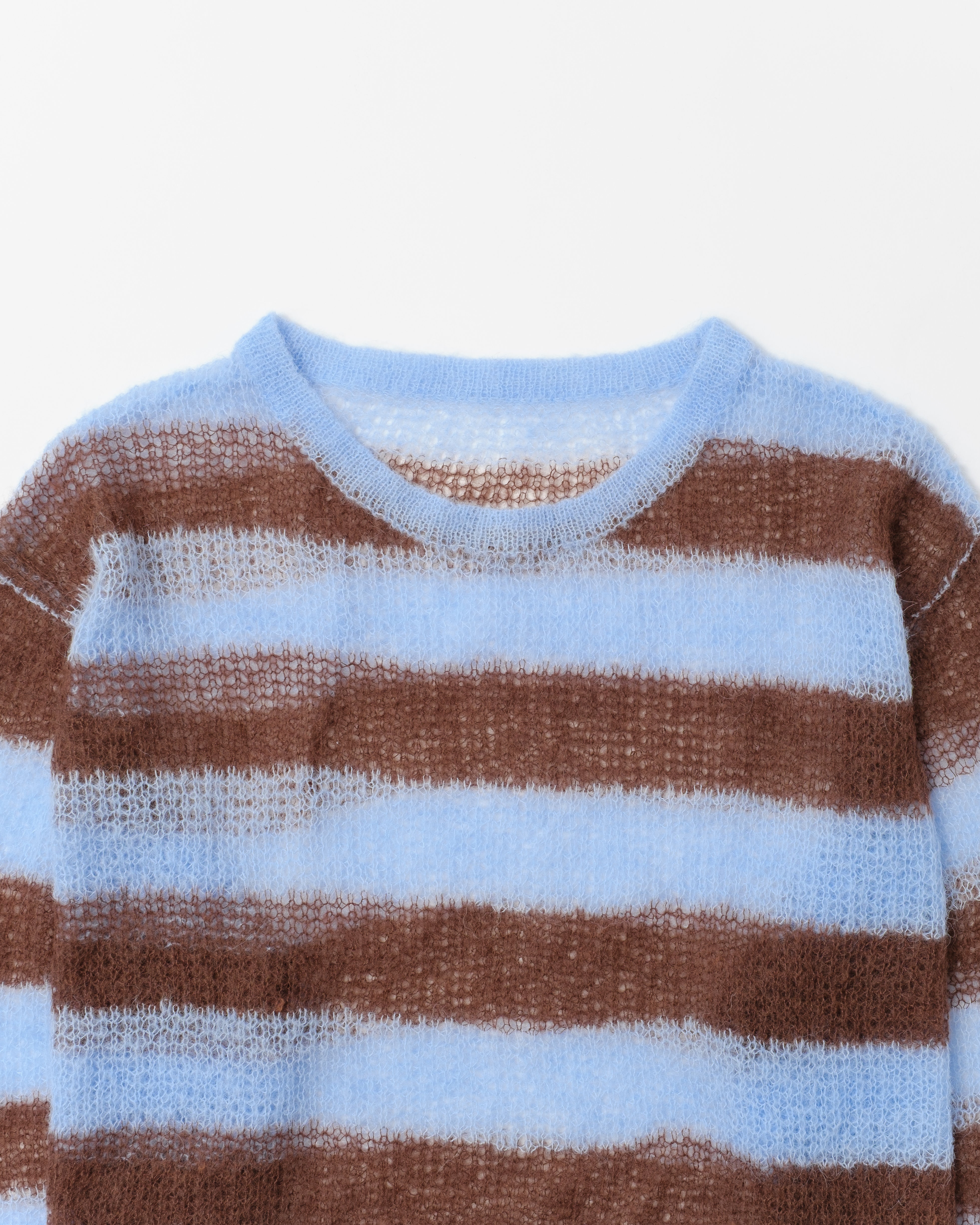 Border low-gauge knit sweater