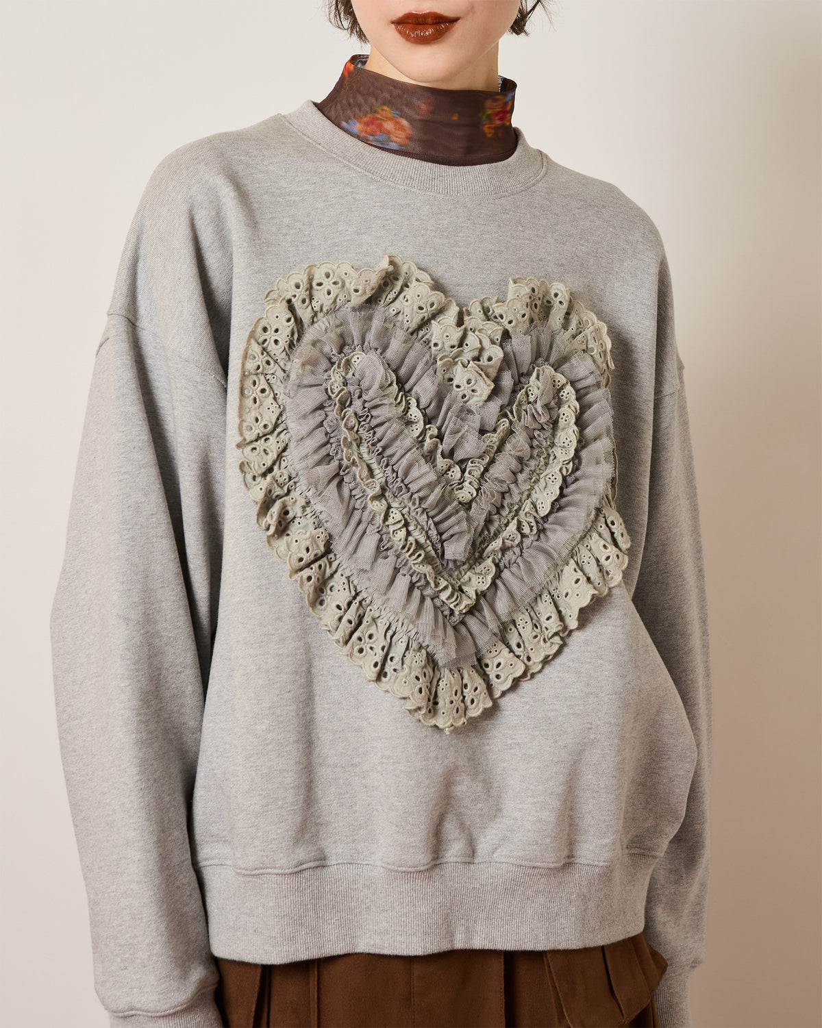 Cotton lace heart sweatshirt (gray)