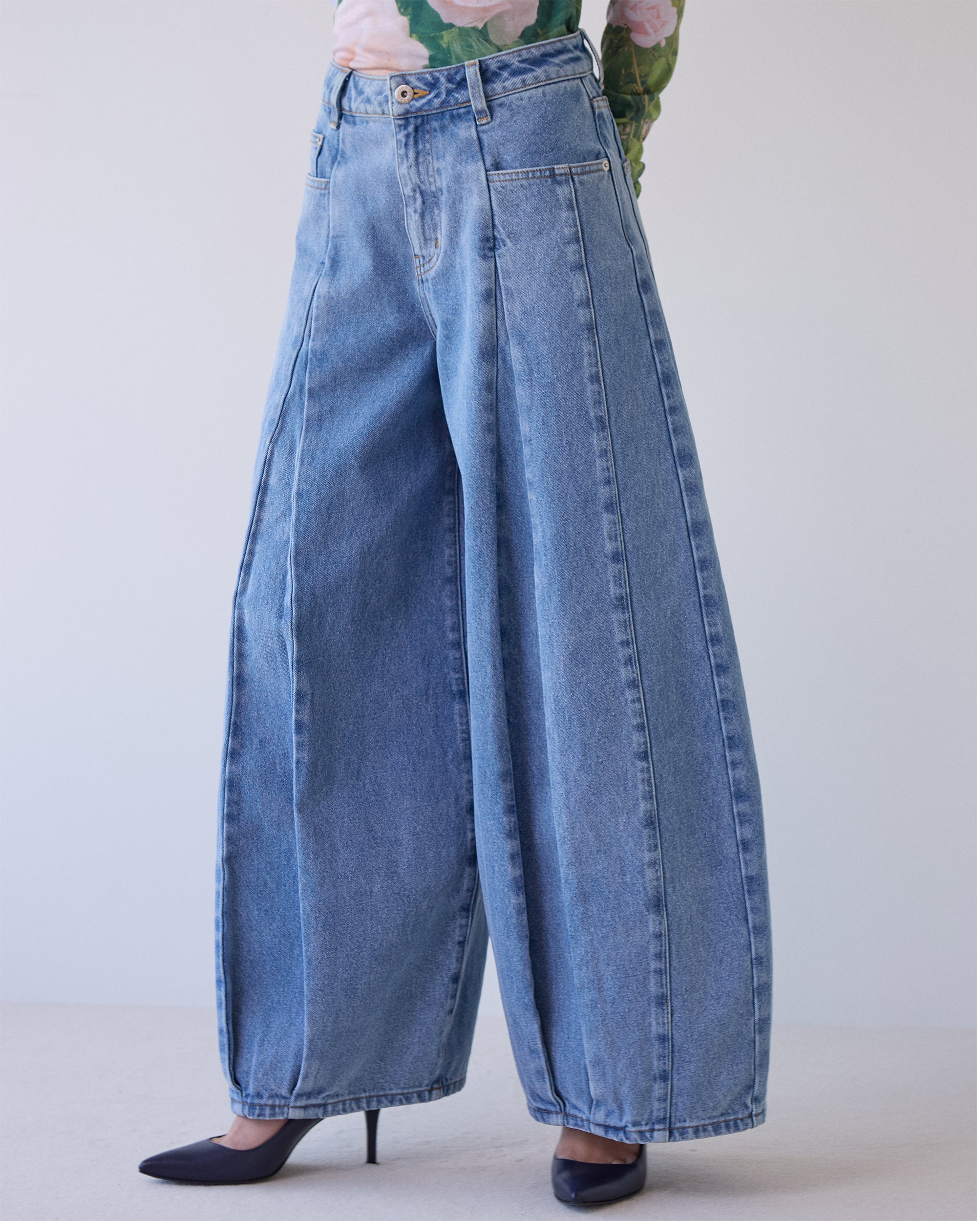 Pleated balloon denim pants