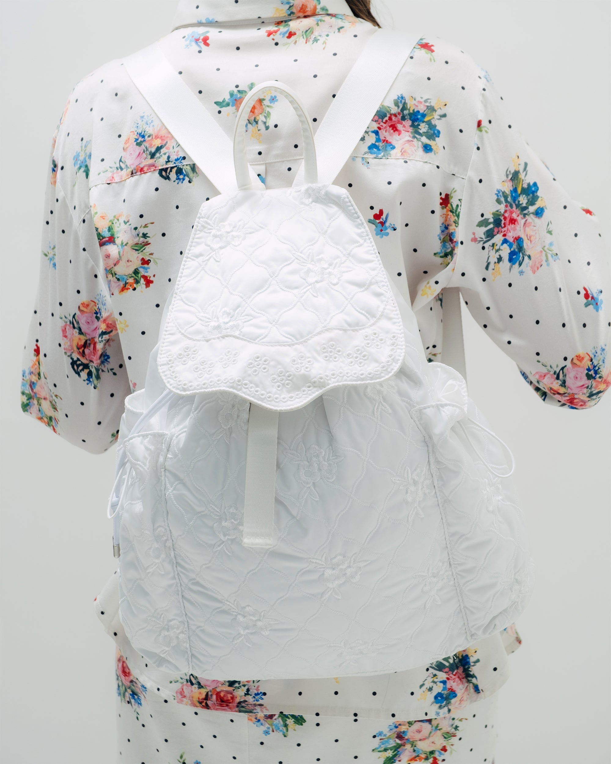 pointe backpack (white)