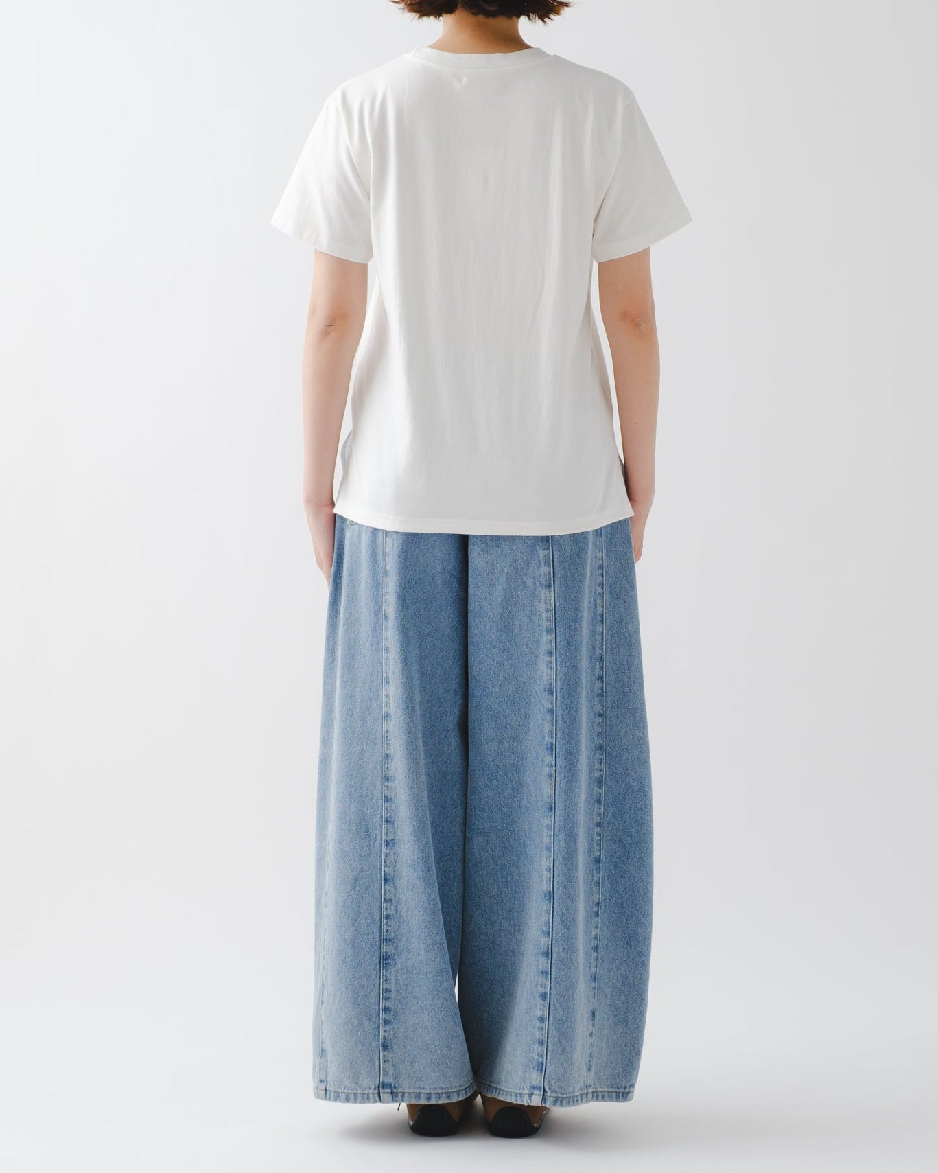 ※「Sunnest flower TEE」と同型・同サイズとなります。(モデル170cm)