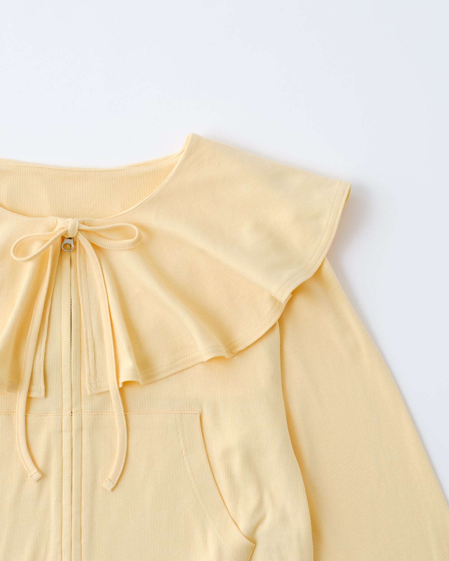 Ruffle collar rib zip