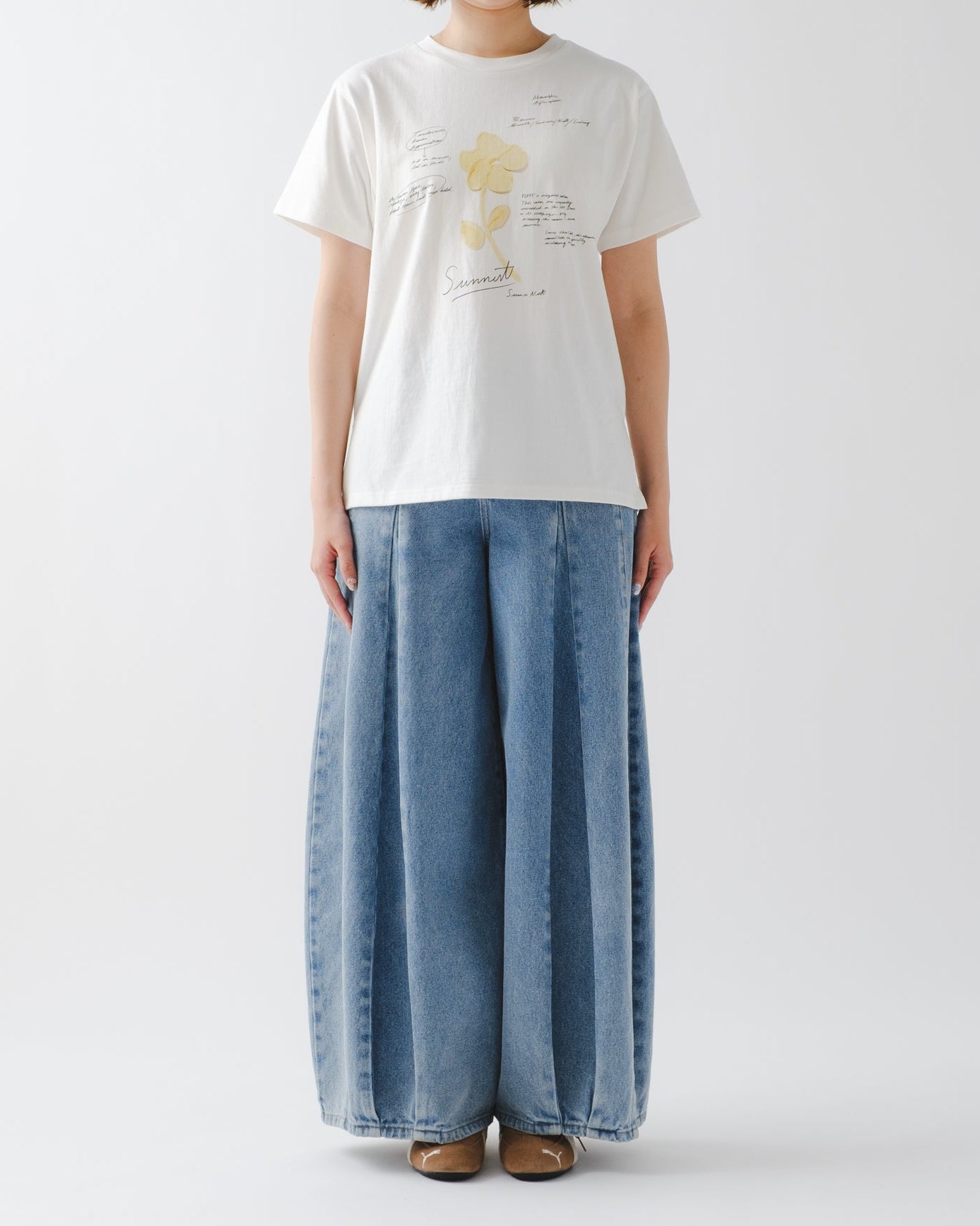 ※「Sunnest flower TEE」と同型・同サイズとなります。(モデル170cm)