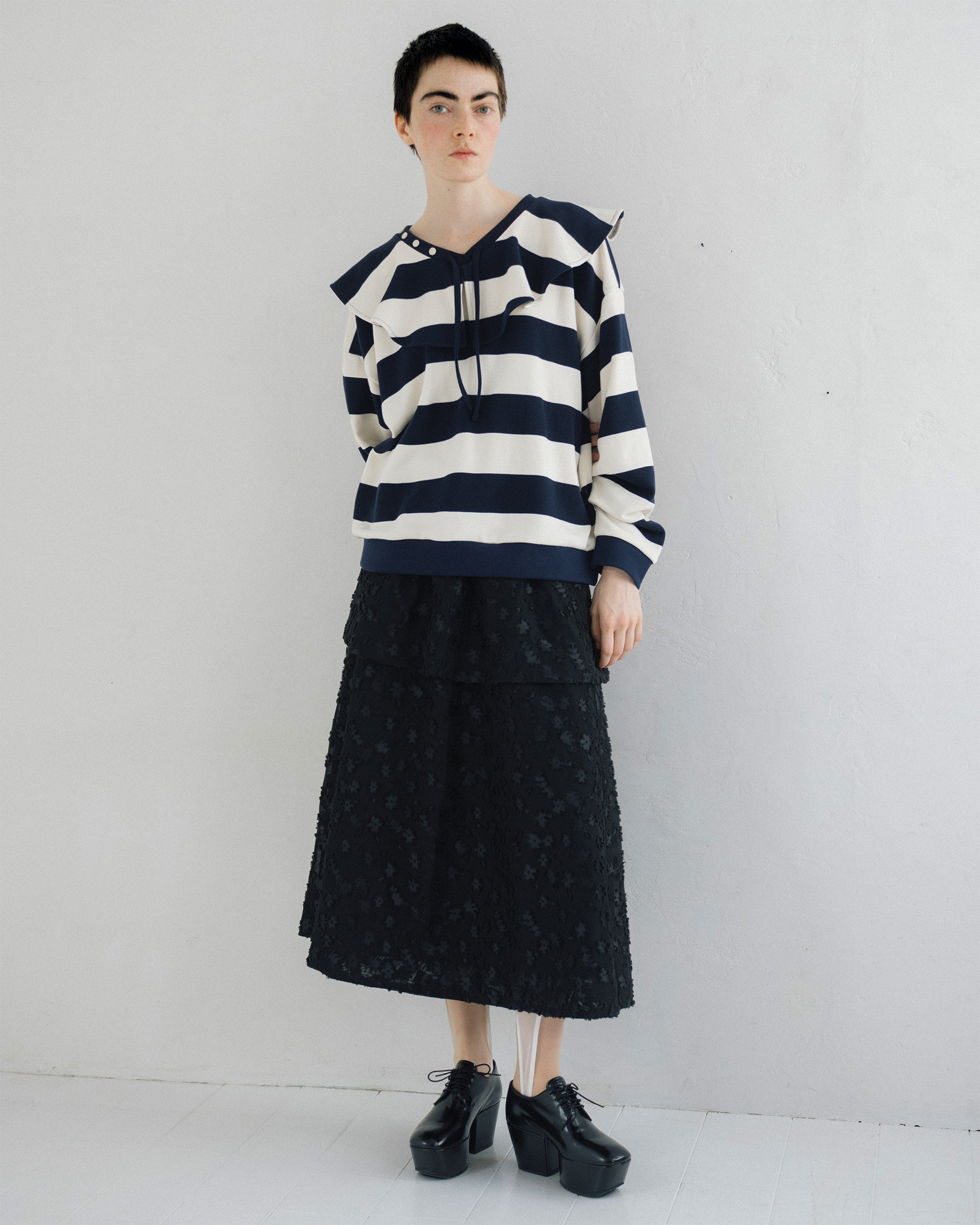 Ruffle collar curve sweatshirt