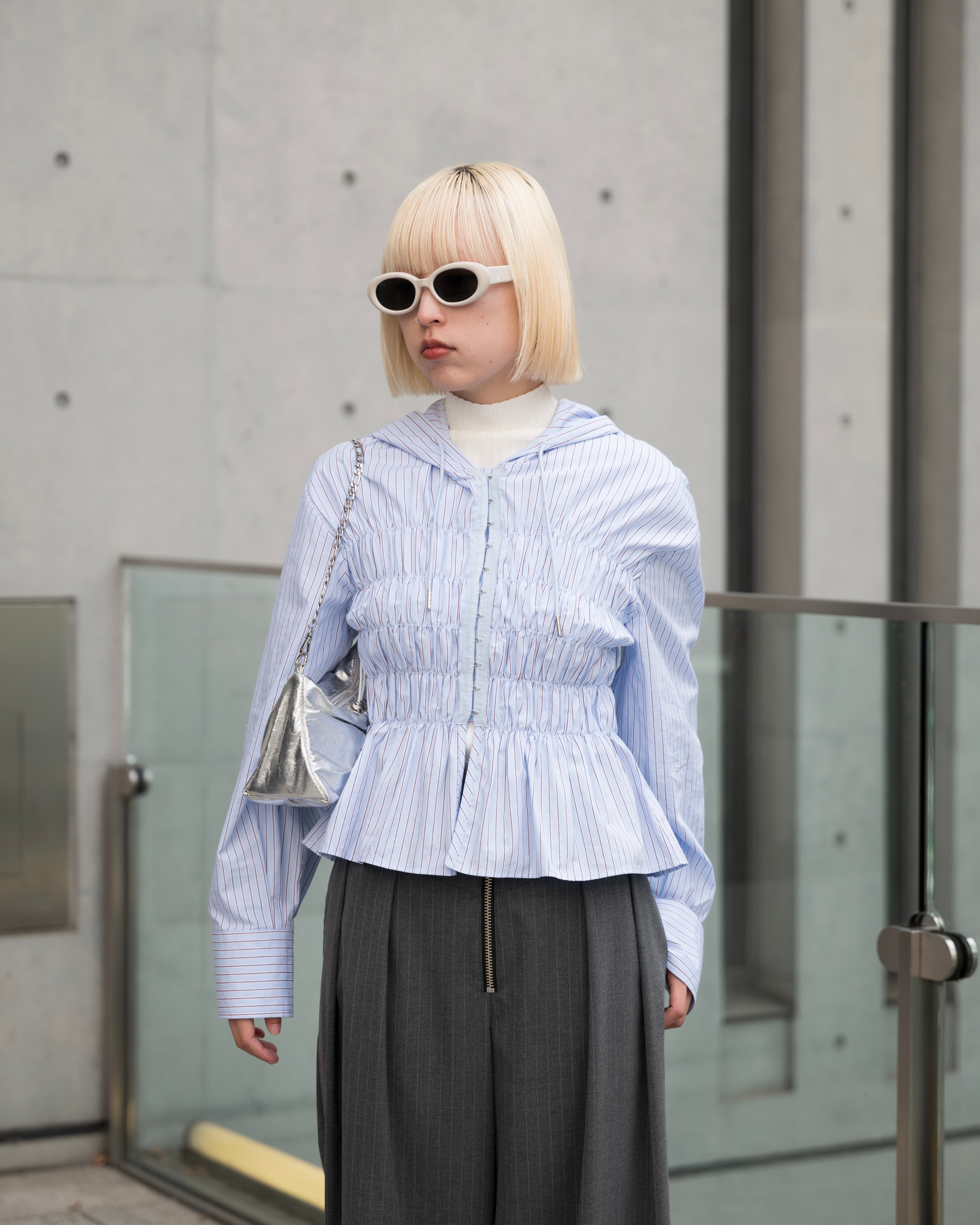 Shirring hoodie shirt (white / blue stripe)