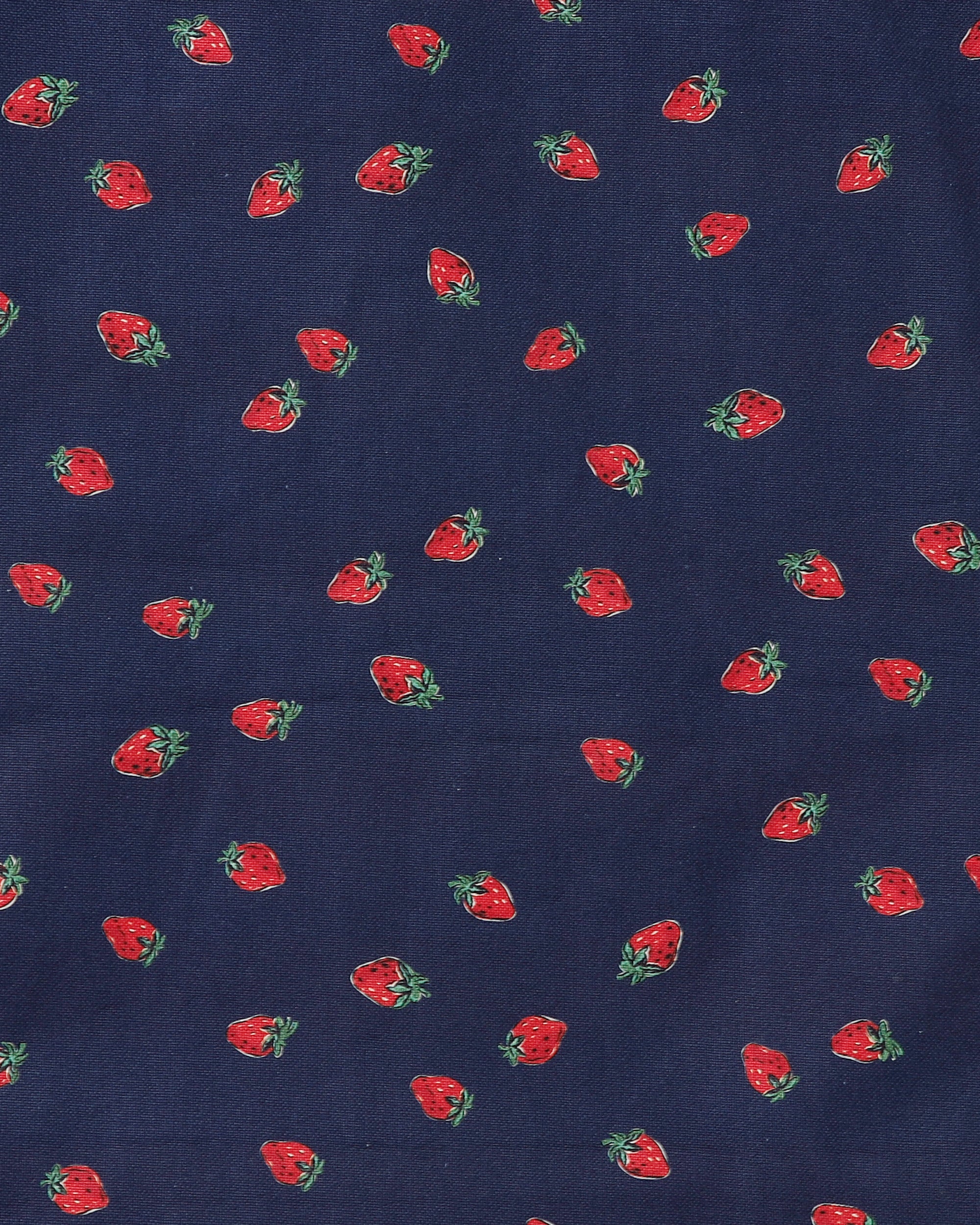 Strawberry pattern tote bag