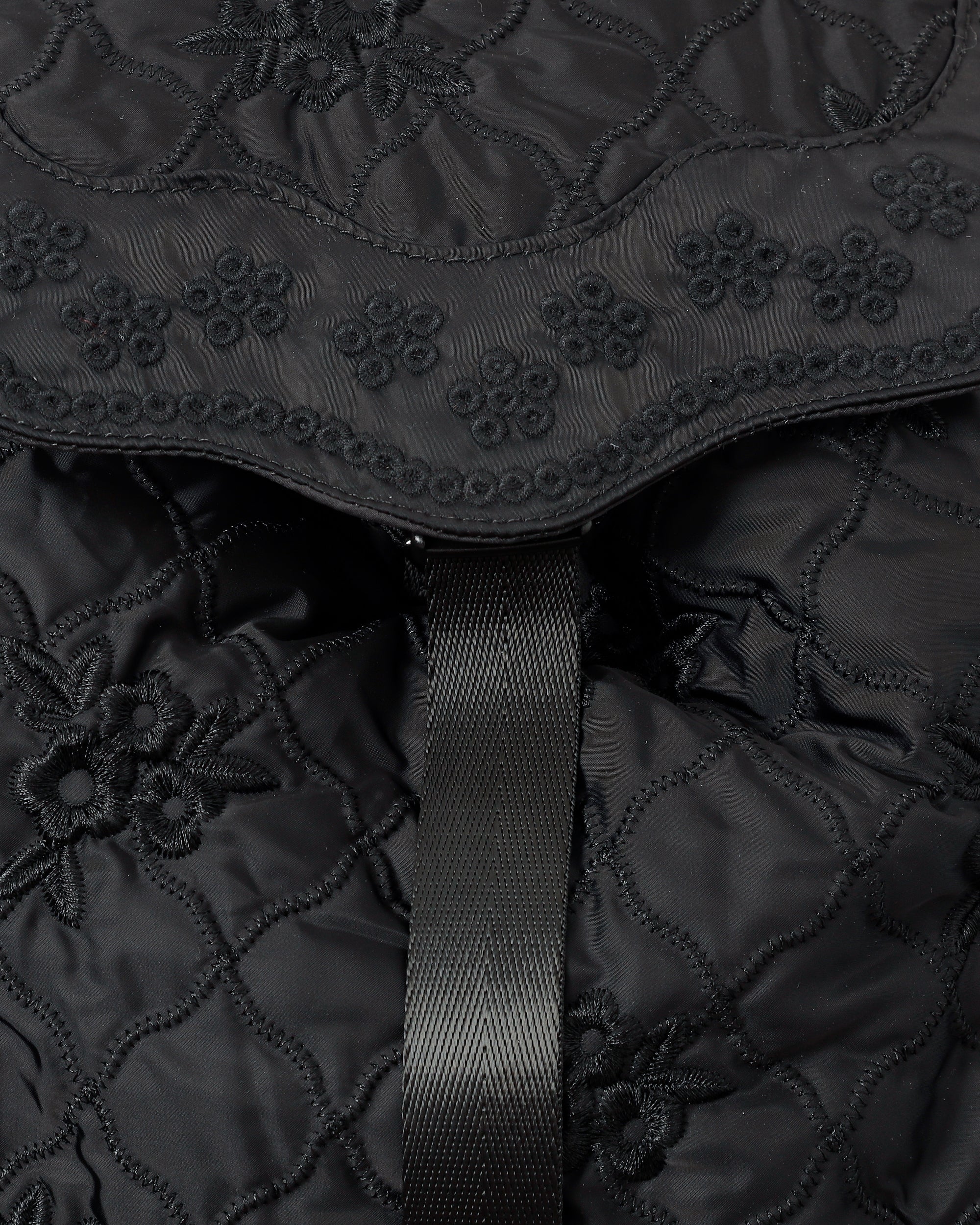 pointe backpack (black)