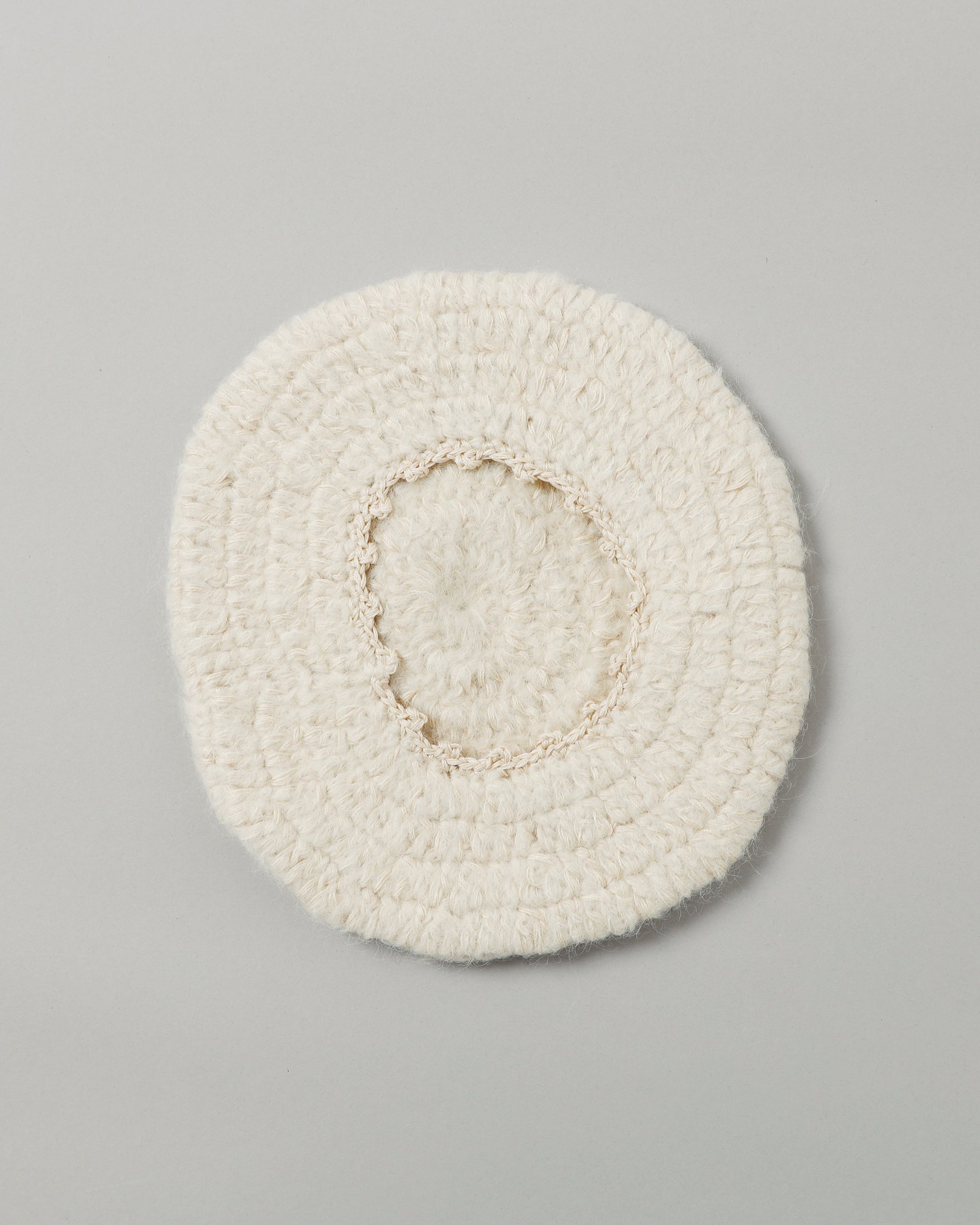 <b>AYNI</b><br>PLUMS beret (ivory)