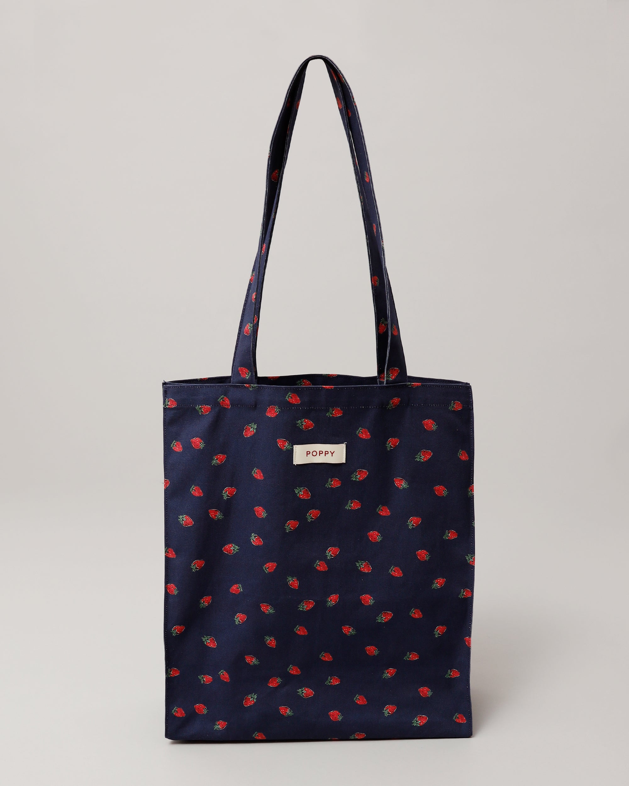 Strawberry pattern tote bag