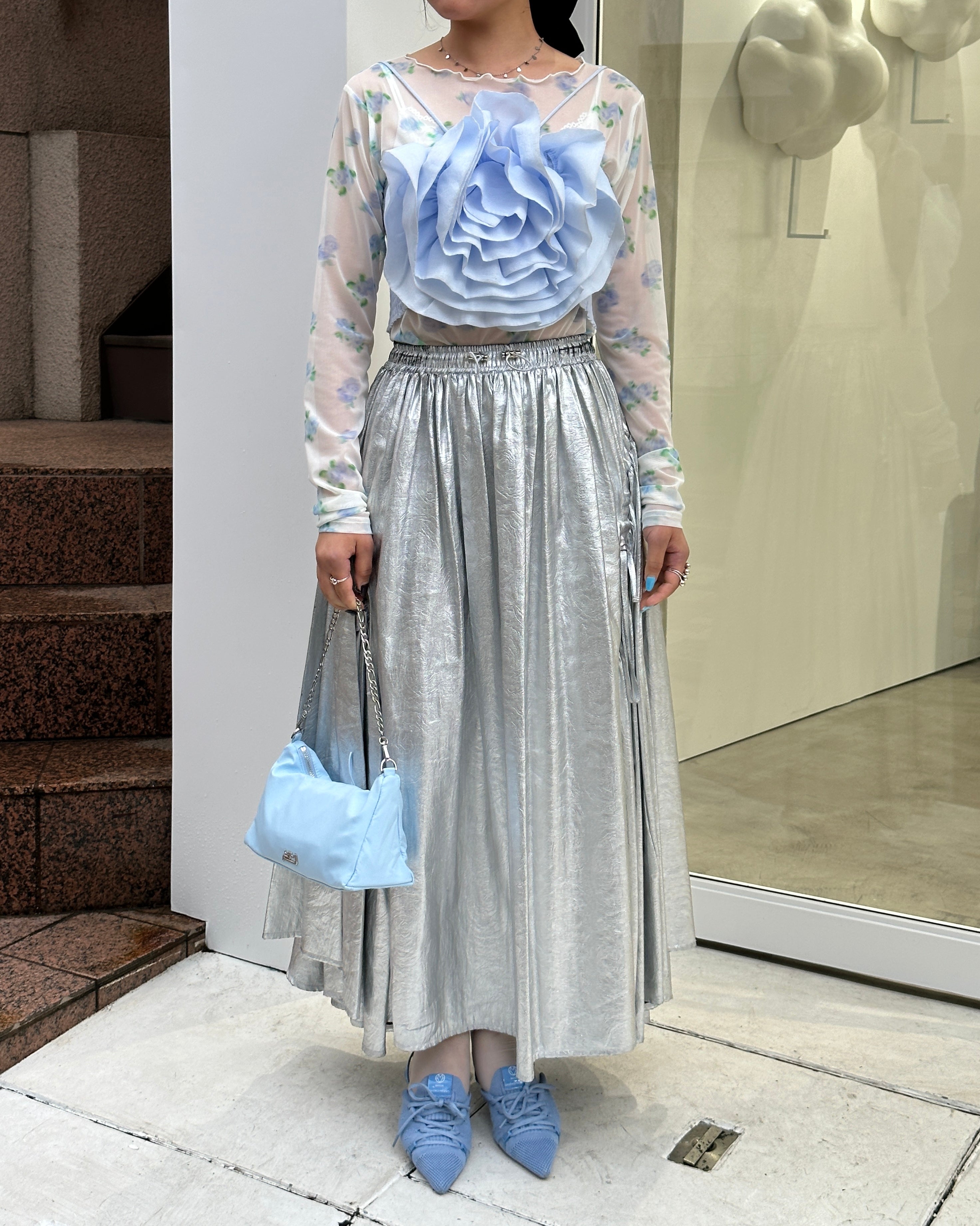 Blue blurred flower see-through tops (round neck)