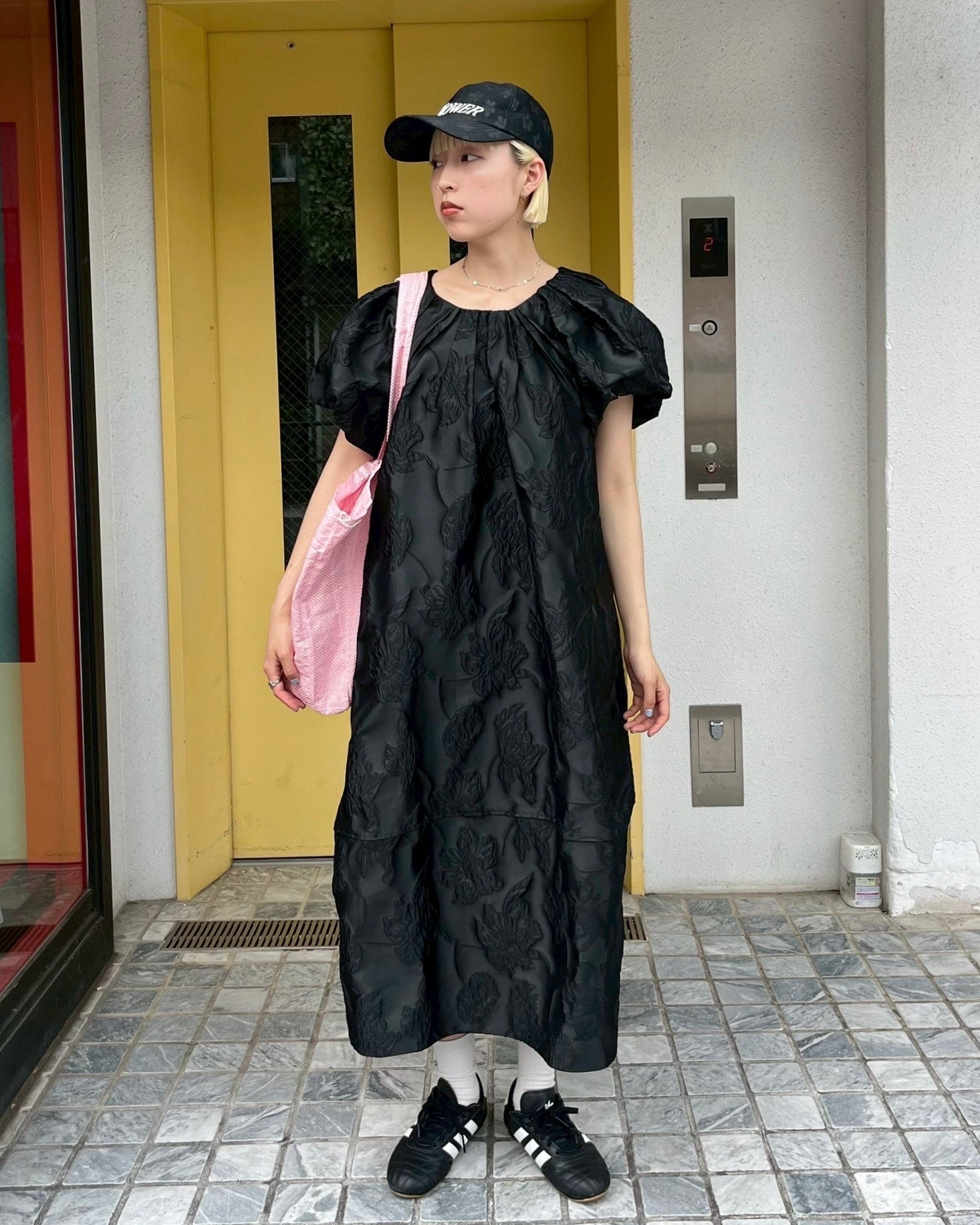 Balloon sleeve cocoon dress (black)