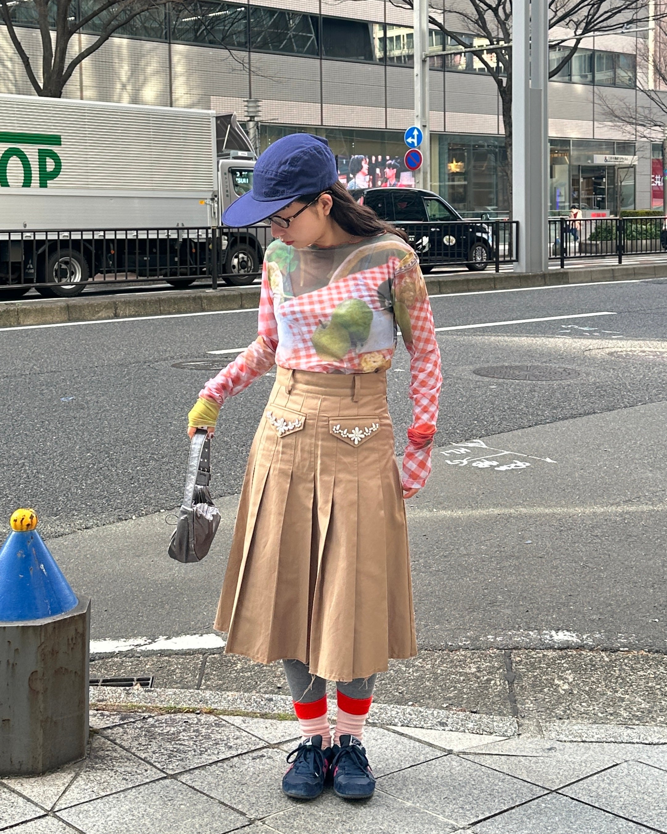 Pearl pleated skirt (beige)