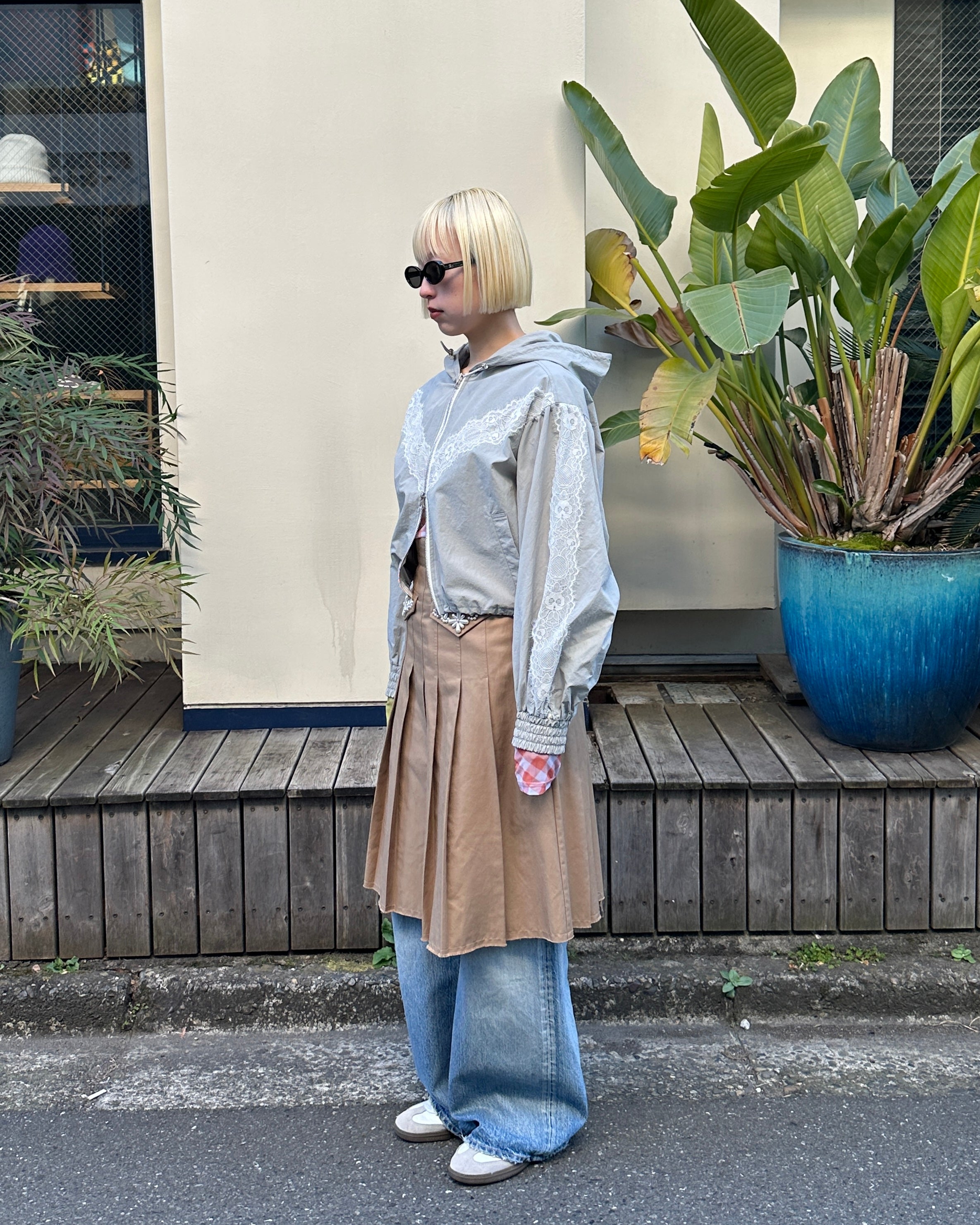 Pearl pleated skirt (beige)