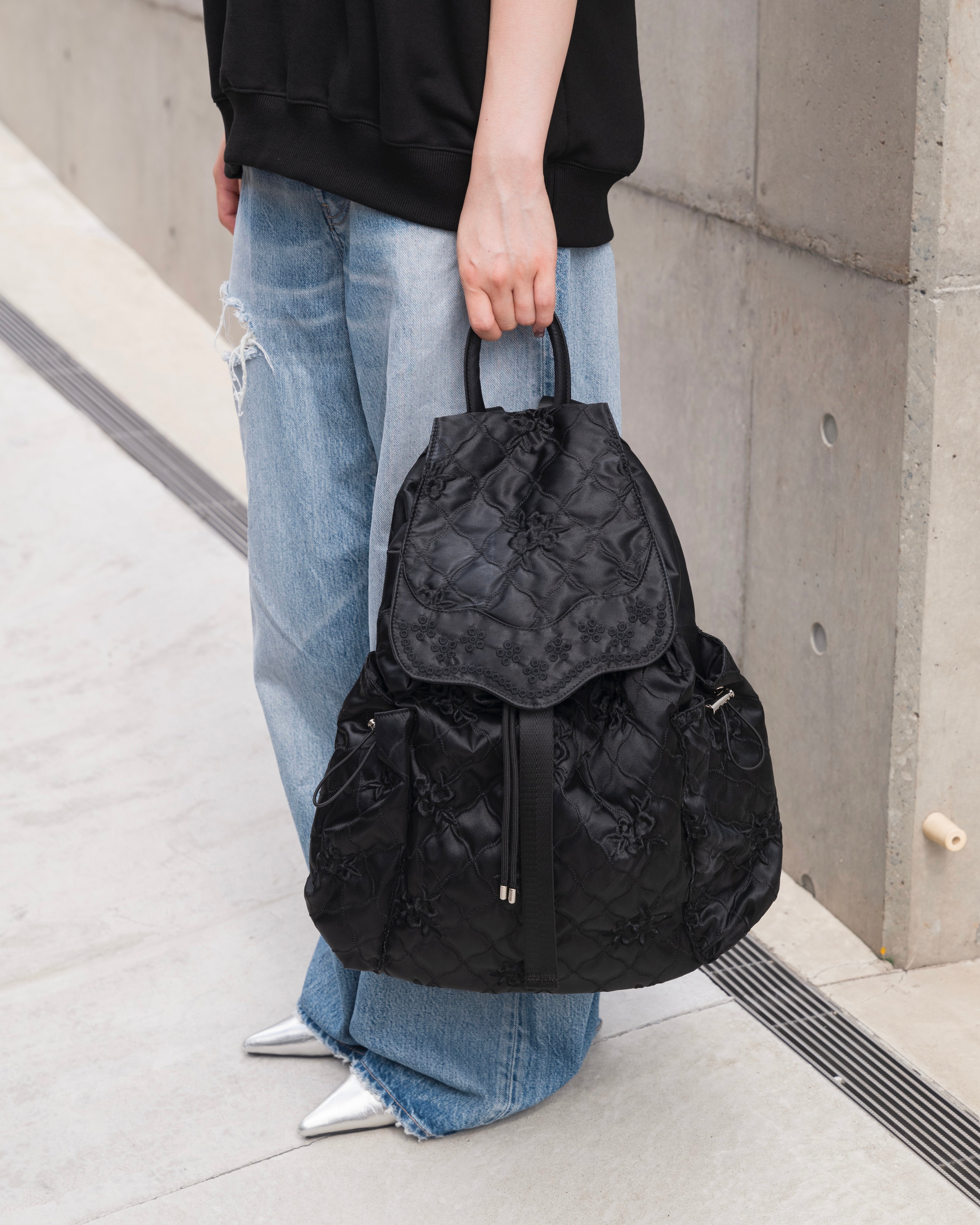 pointe backpack (black)