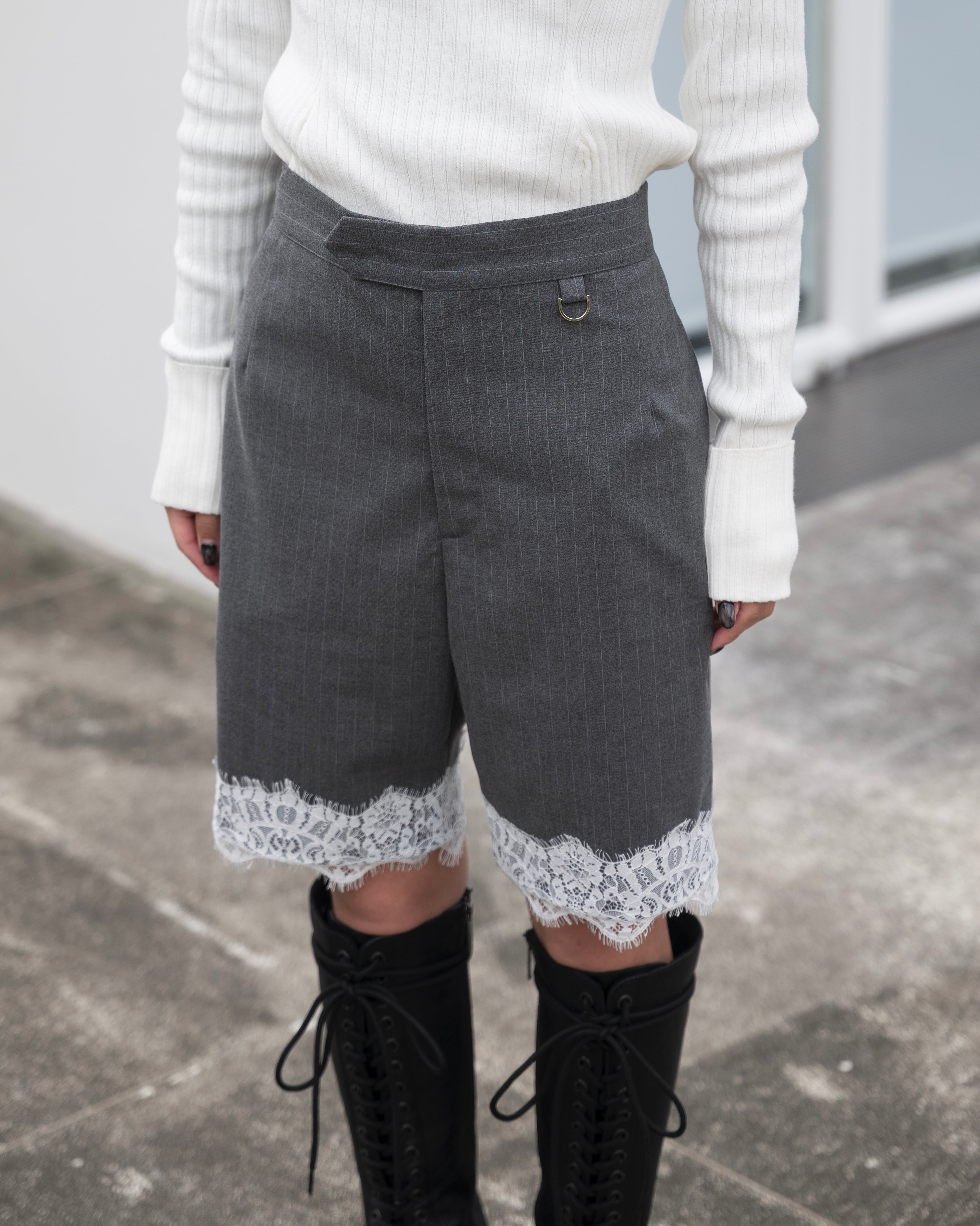 Lace Bermuda pants (stripe / gray)