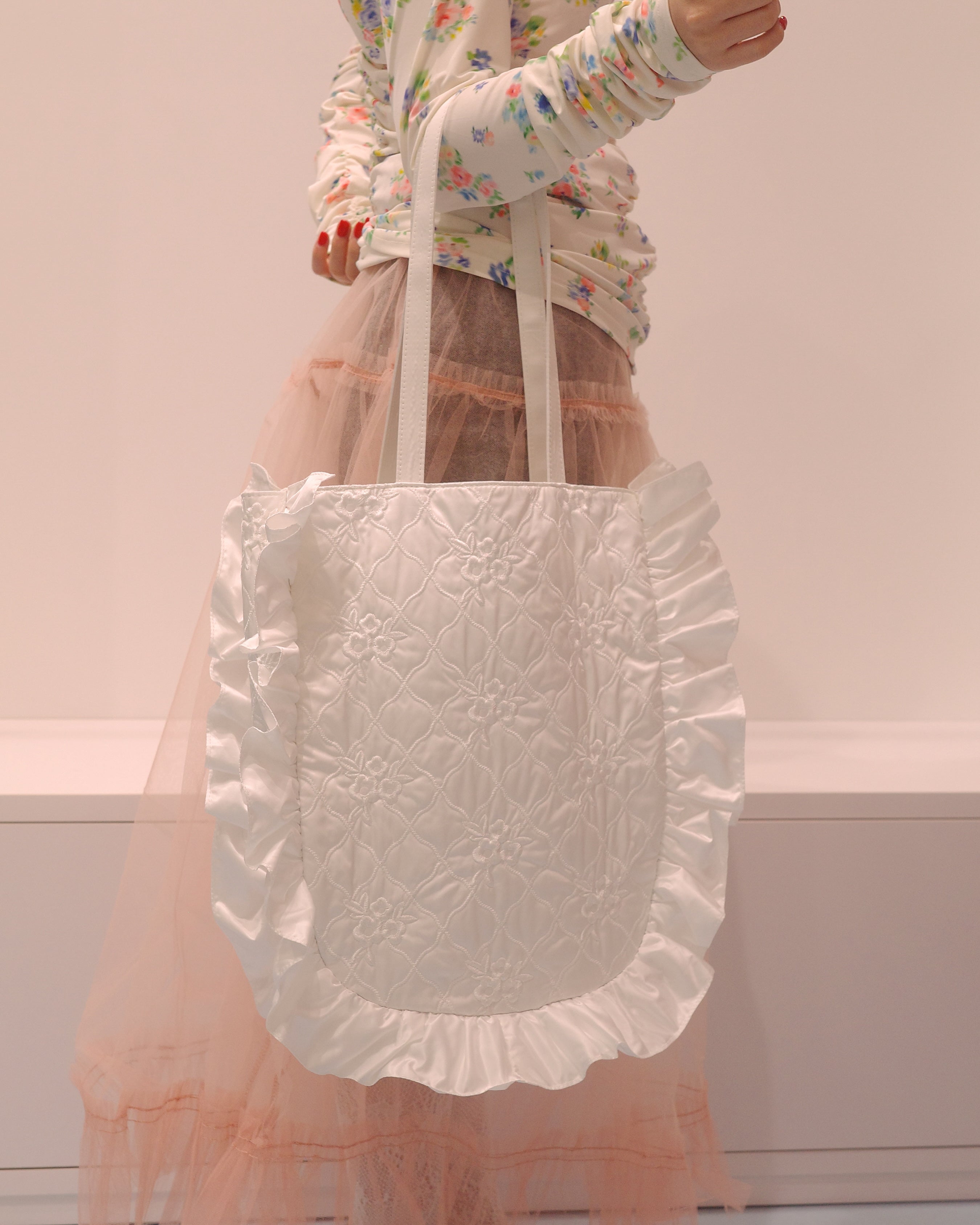 flower wave quilting tote (white)