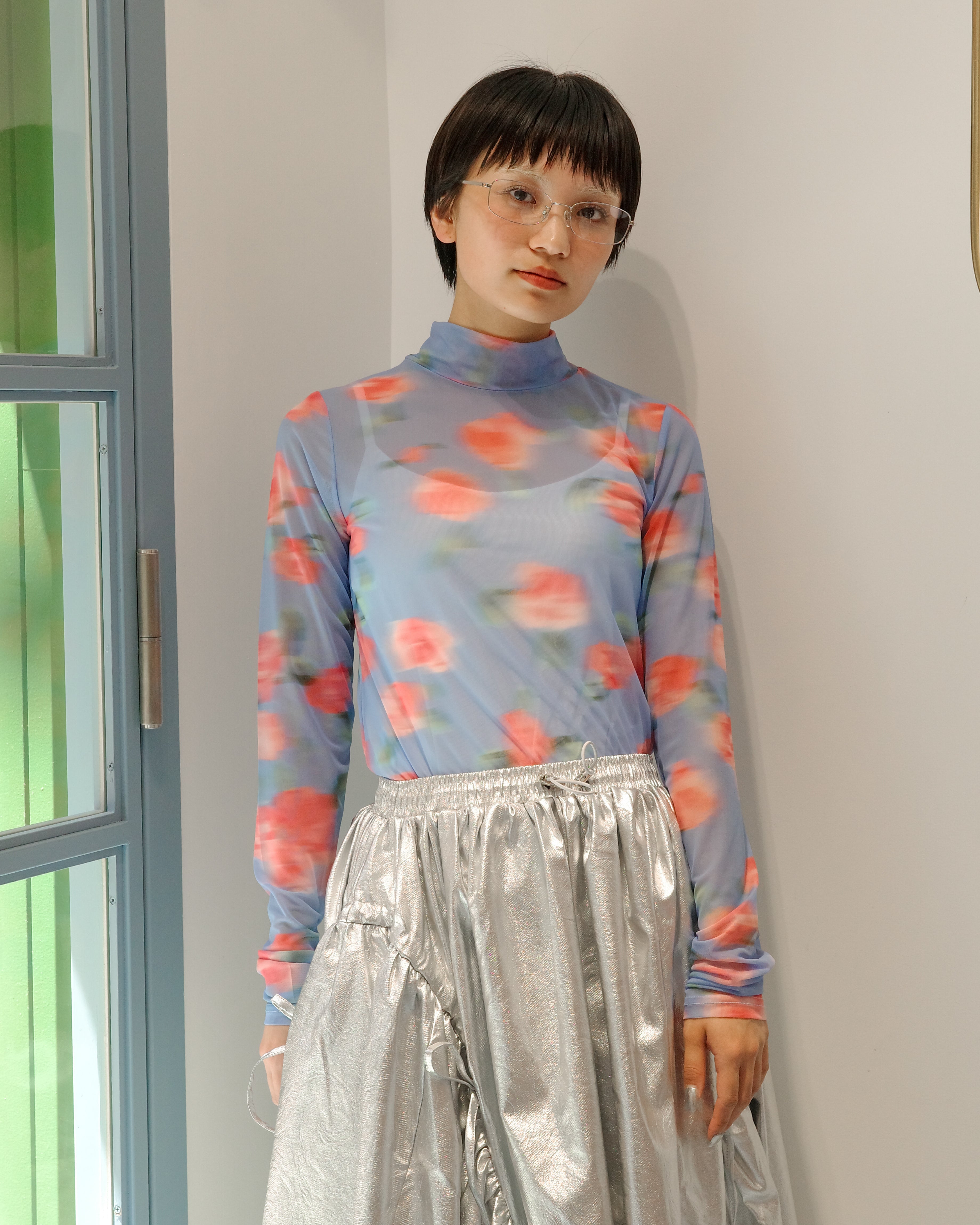 Blur pink flowers see-through tops (High neck)