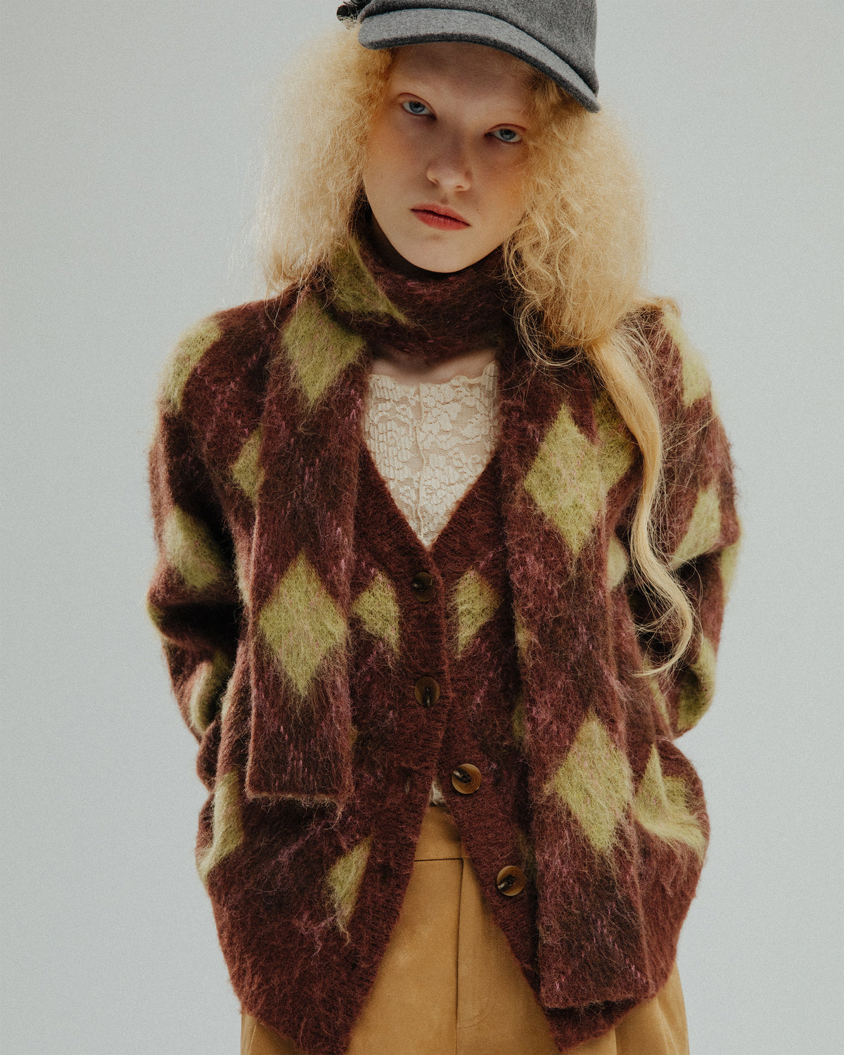 Muffler ensemble argyle cardigan