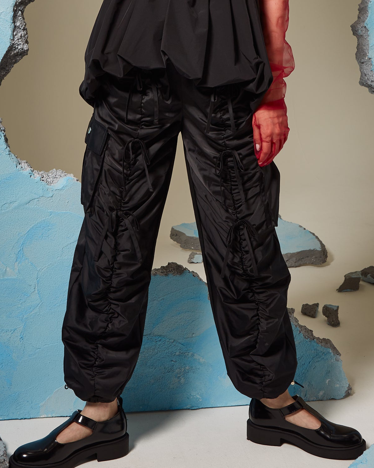 Gather ribbon cargo pants (black)