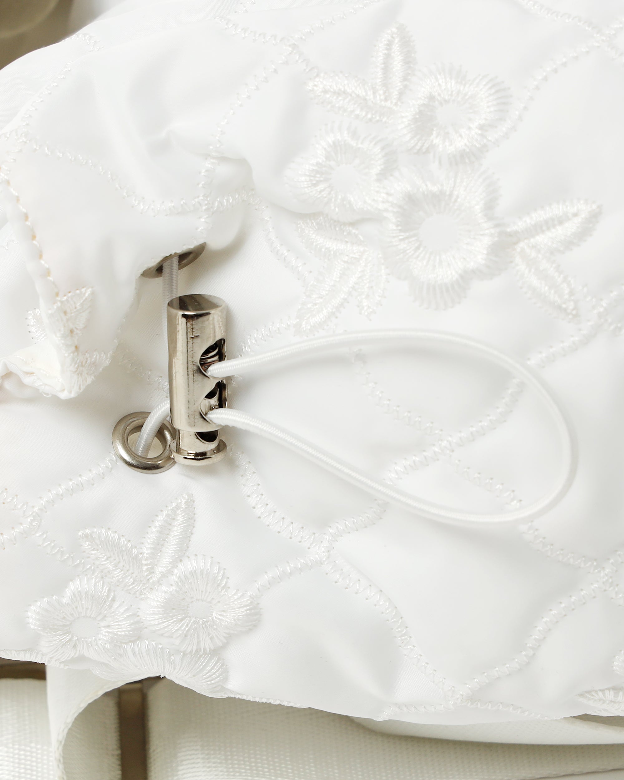 pointe backpack (white)