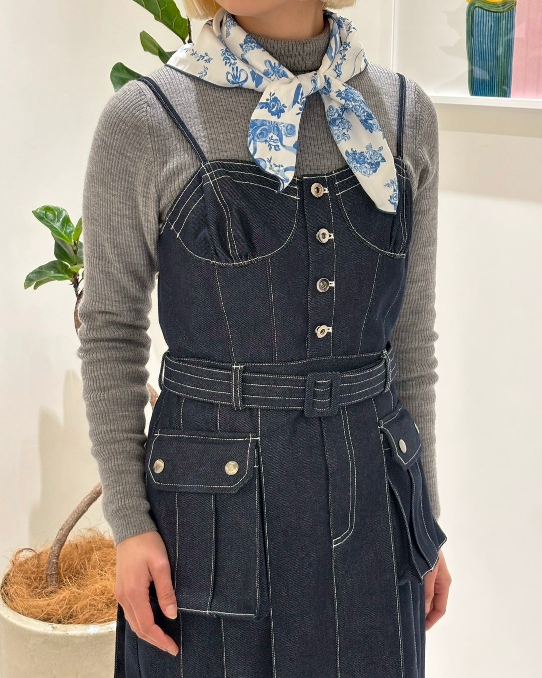 Elegant blue flower scarf