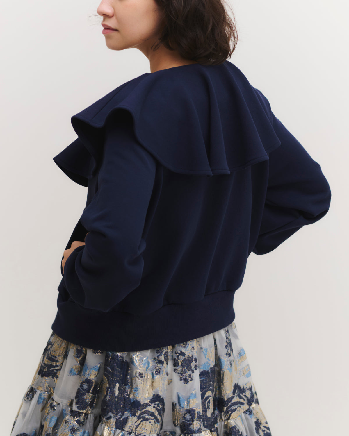 Ruffle collar sweat zip