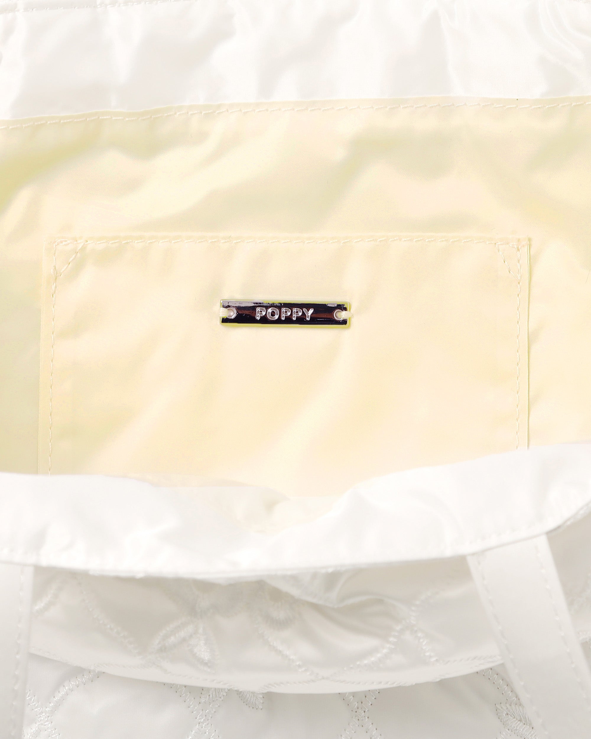 flower wave quilting tote (white)