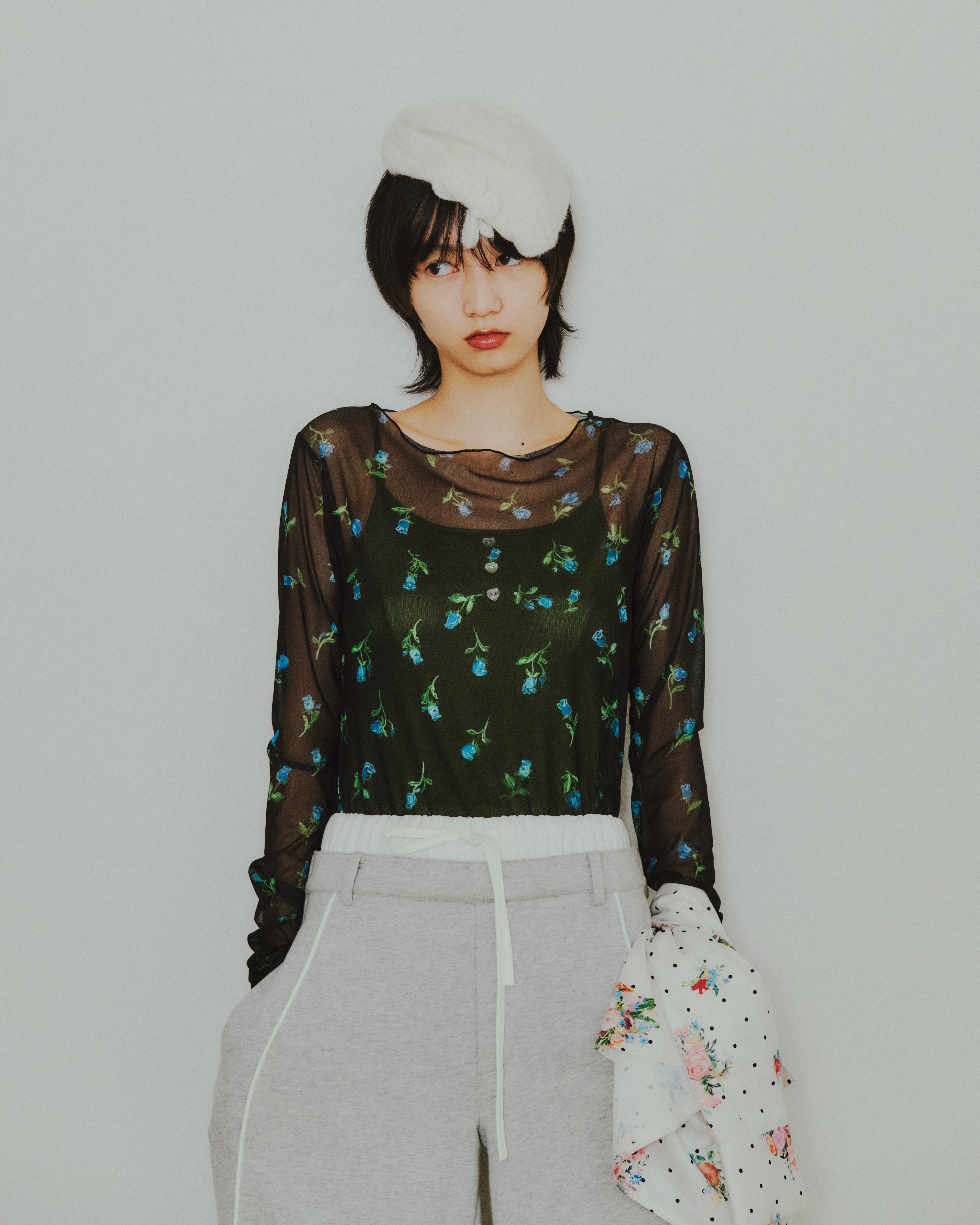 Crayon blue rose see-through tops (round neck)